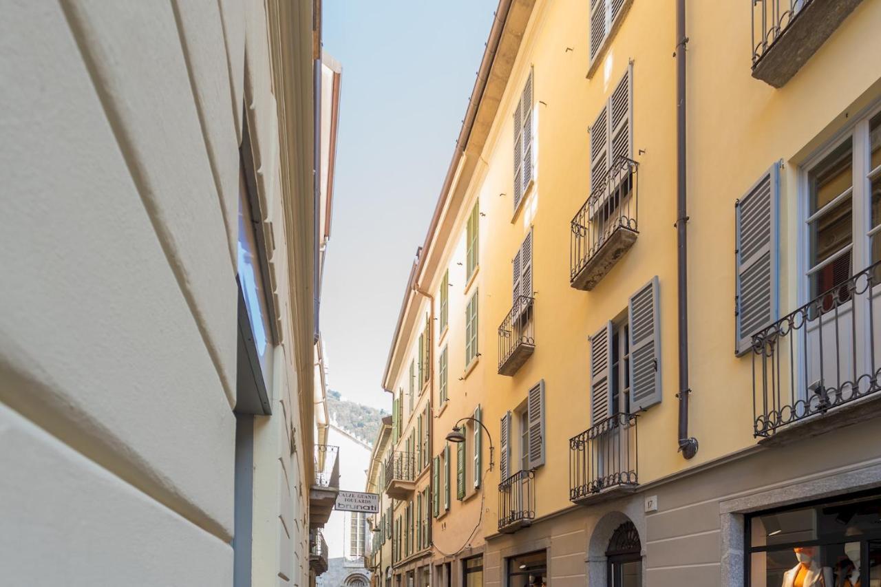 Modern & Stylish In By Rent Apartment Como