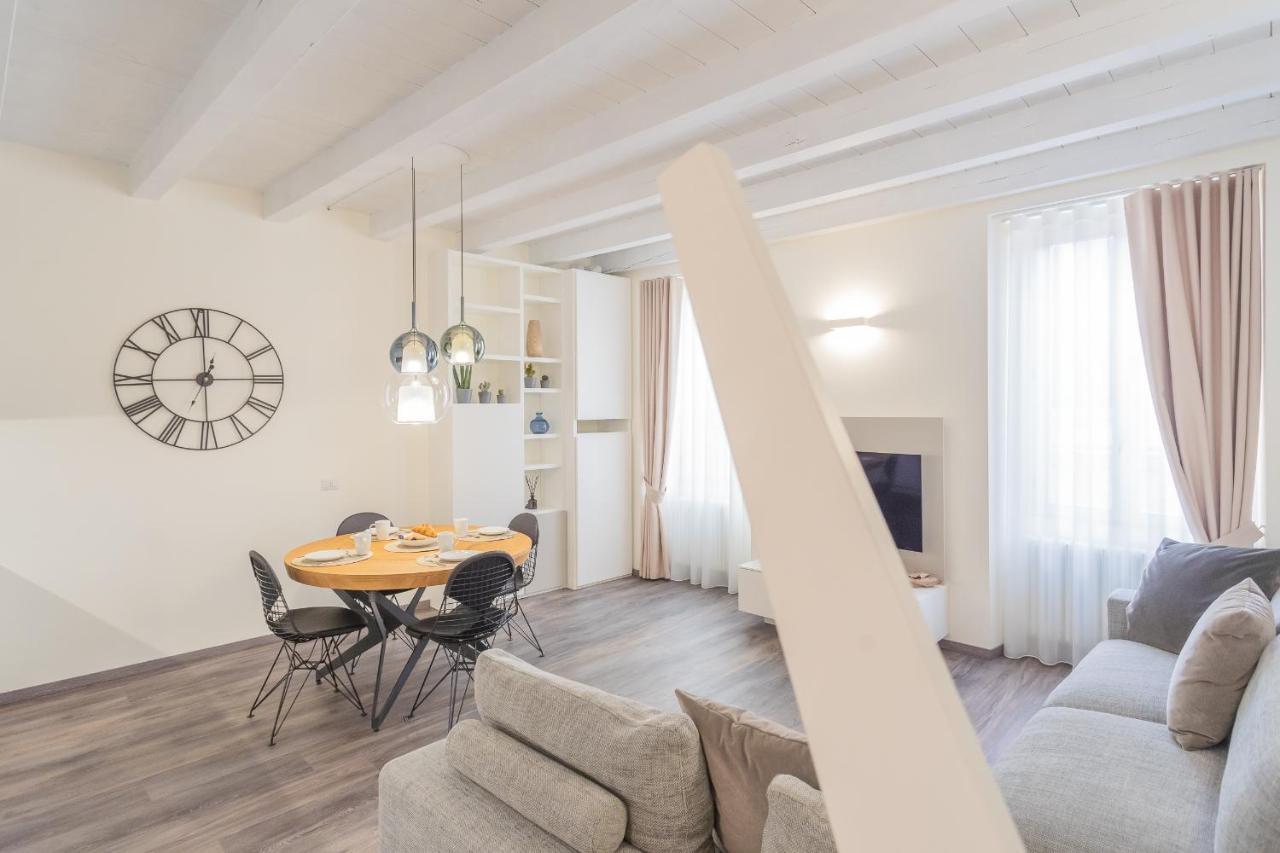 Modern & Stylish In By Rent Apartment