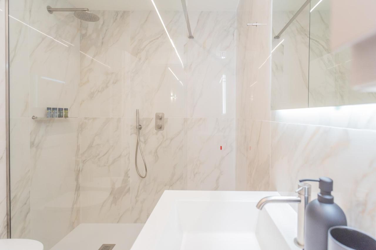 Modern & Stylish In By Rent Apartment Como