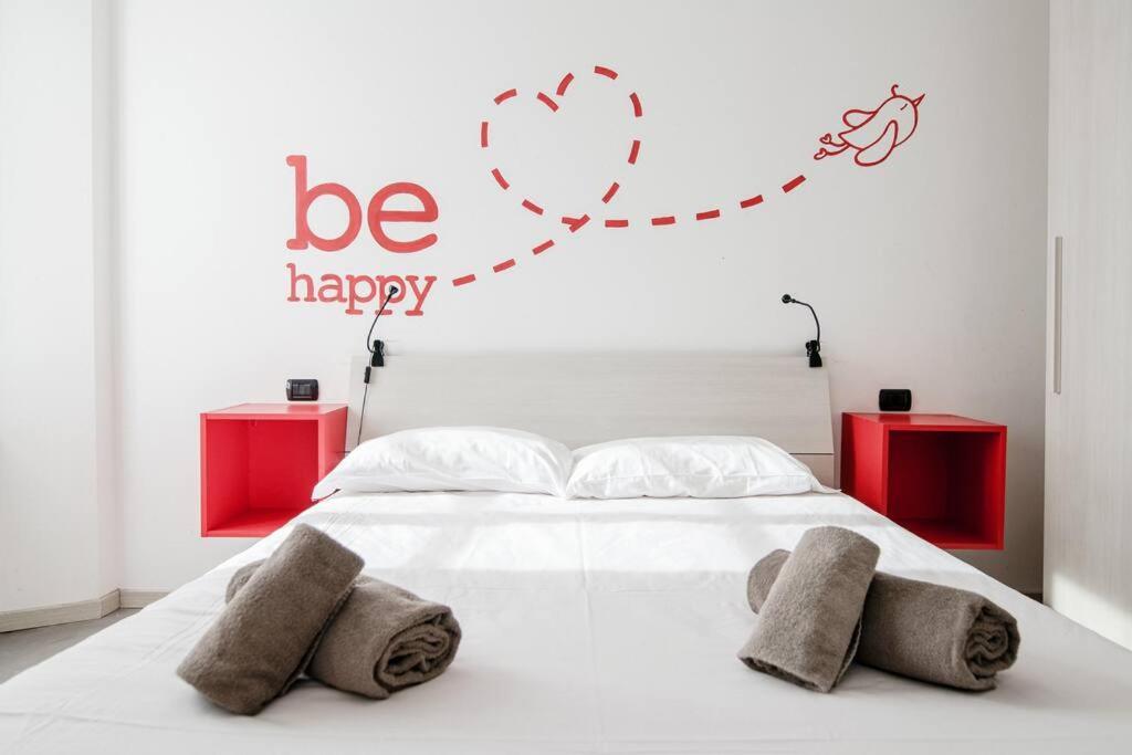 Be Happy - The House Of Travelers * Como