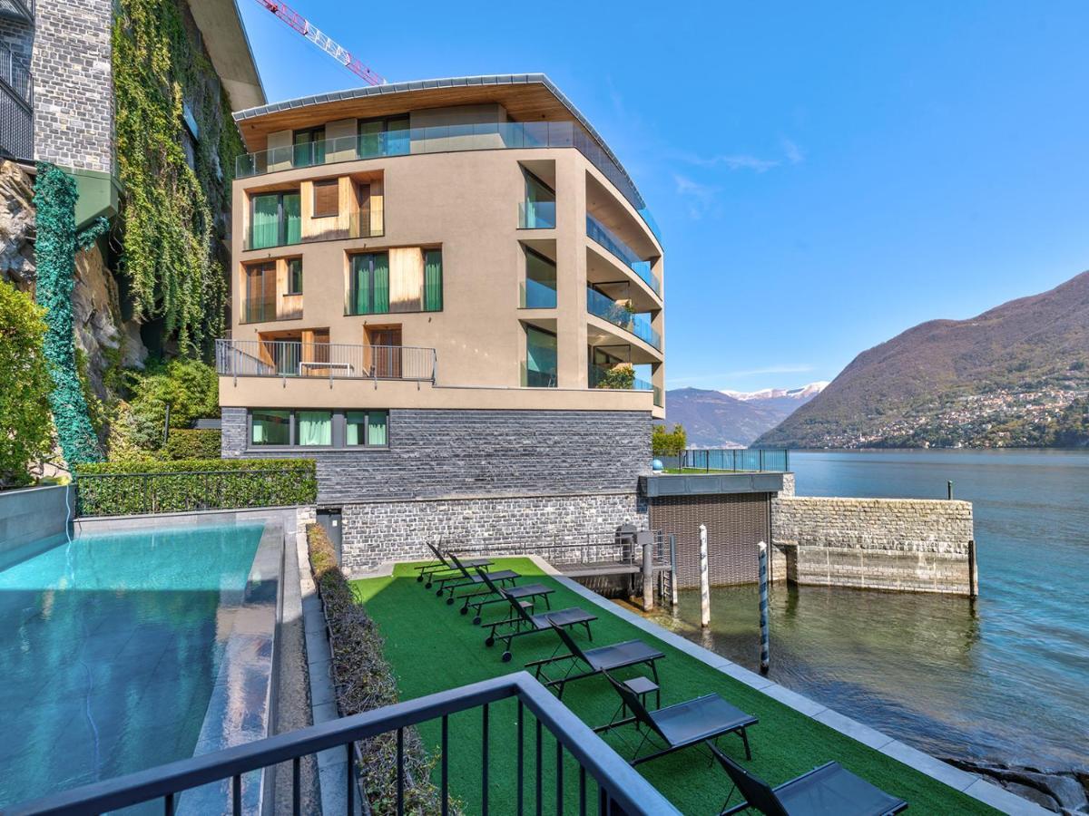 Lakefront Private Parking And Pool Apartment