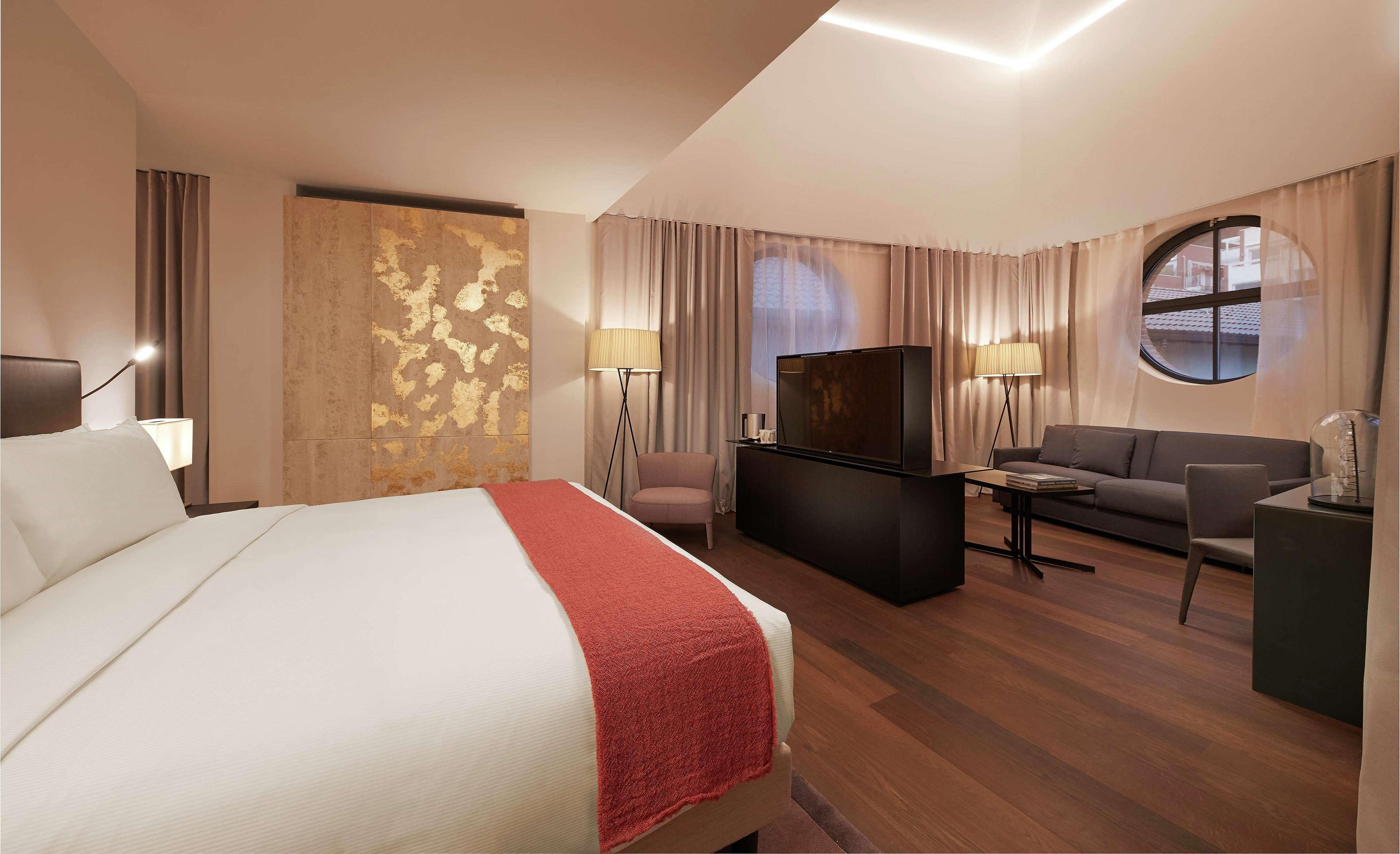 Hilton Hotel 4*
