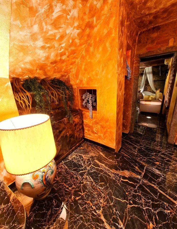 Love hotel Botticelli *