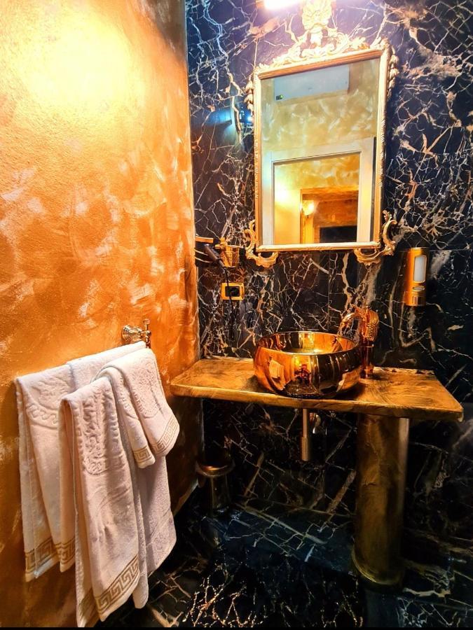 Love hotel Botticelli Albavilla