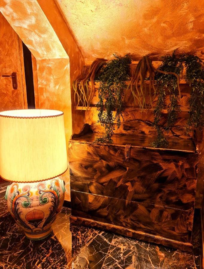 Love hotel Botticelli *