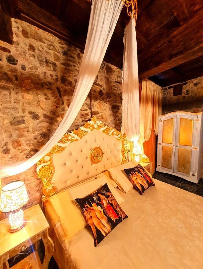 Botticelli Love hotel *