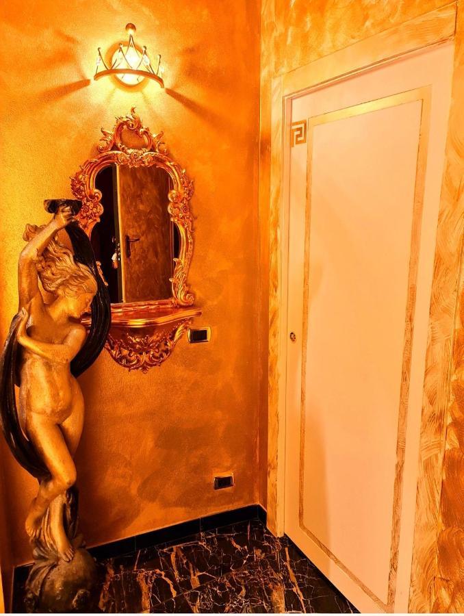 Love hotel Botticelli
