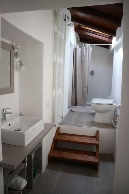 Traditional Piazza Home/balcony/ Private Garden Apartment *