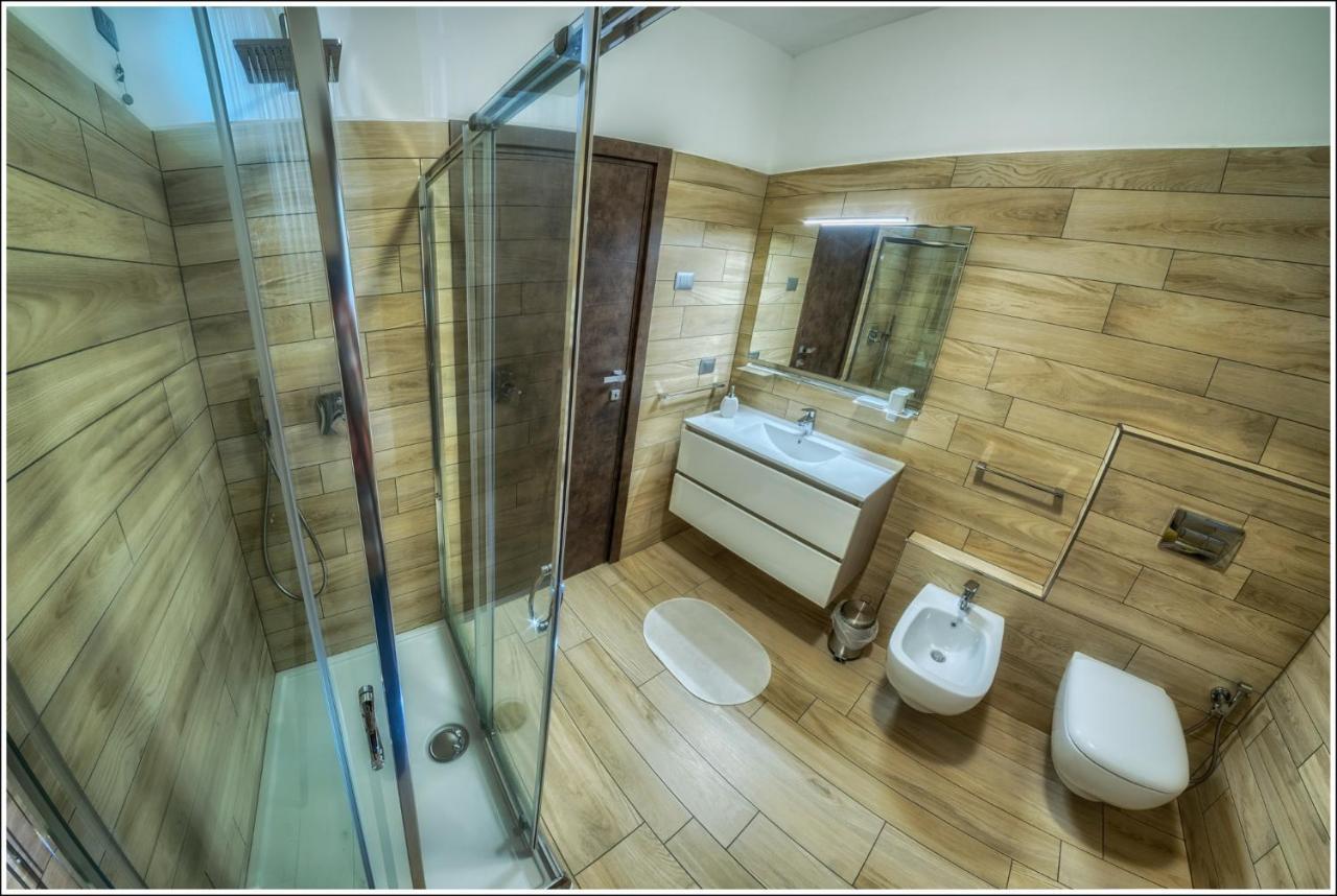 Tadi Laro Luxury Deluxe Comer Apartment Colico