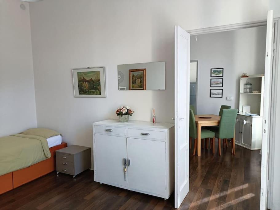 Near The Lake - Apt/quiet/parking *