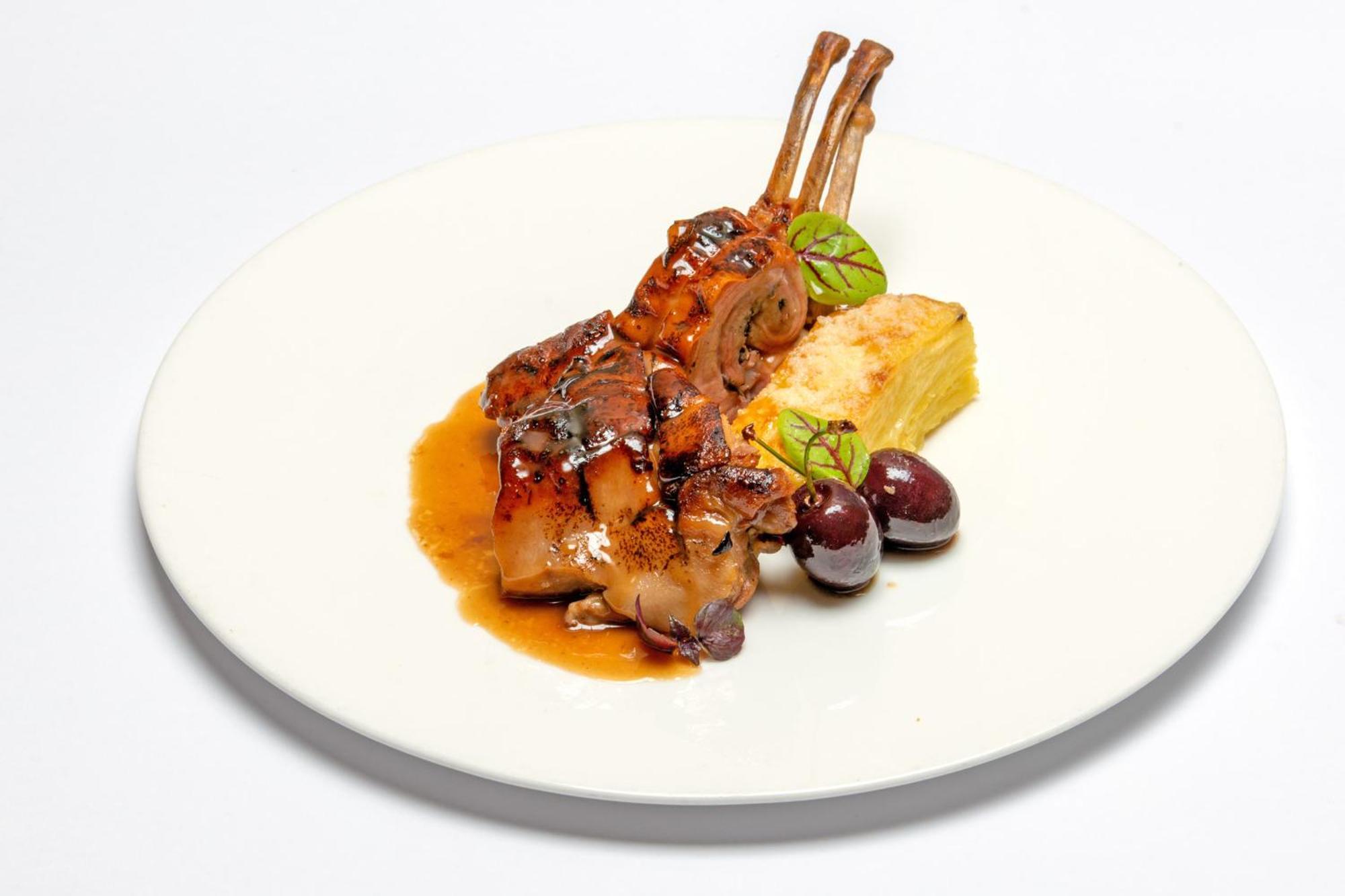 Relais & Castello Di Casiglio Hotel 4*