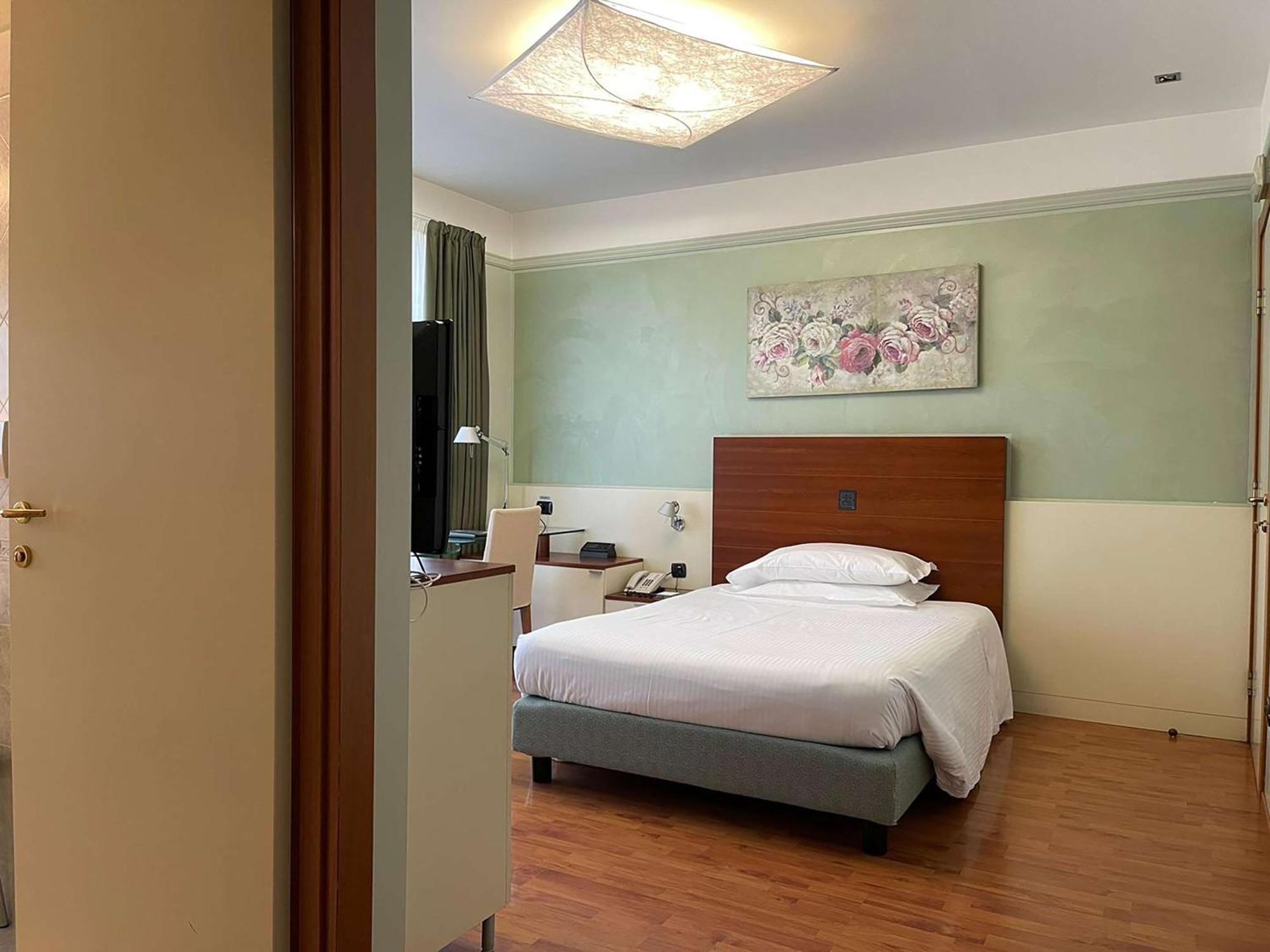 Hotel Western Leonardo Da Vinci 4*