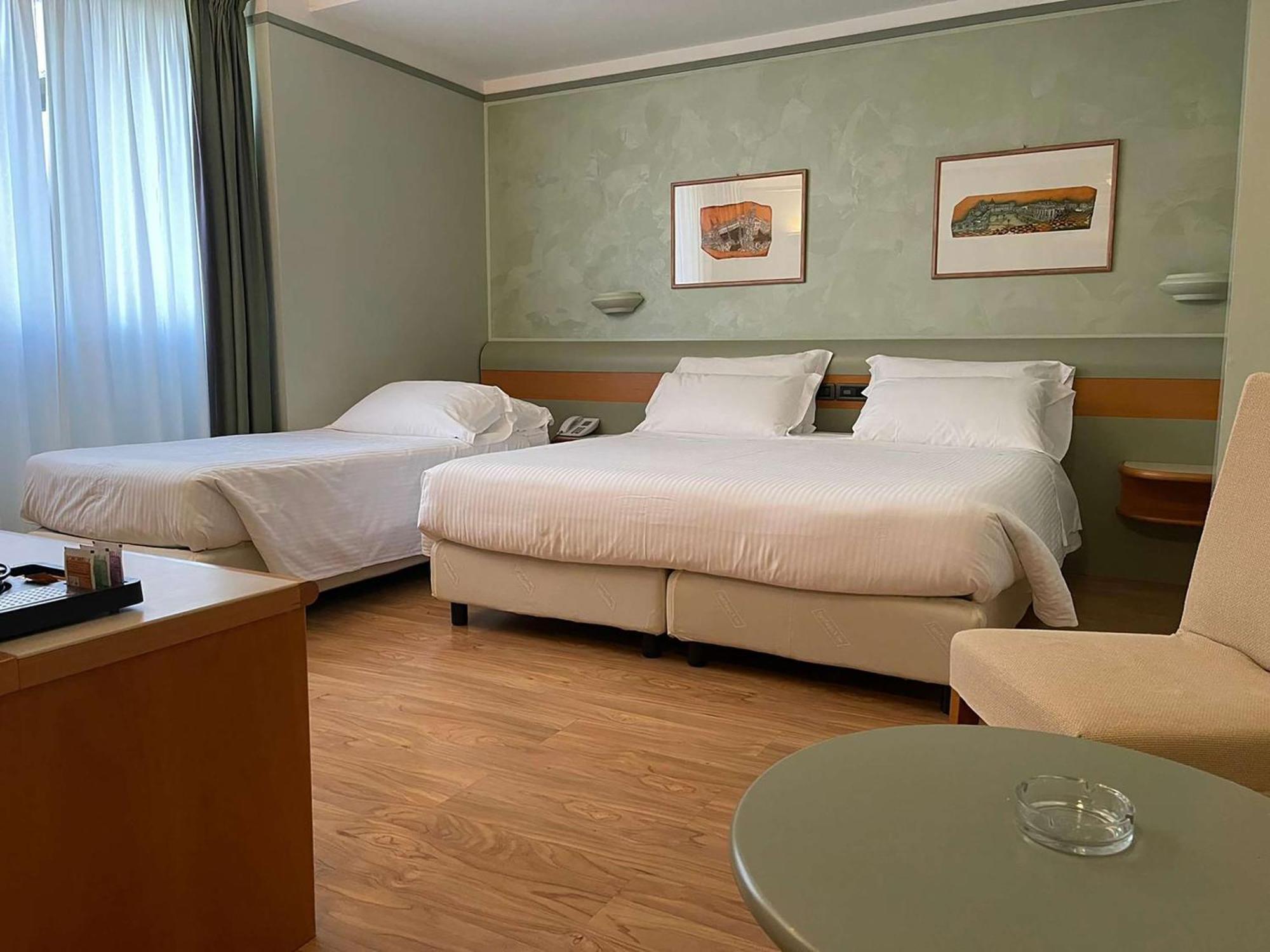 Western Leonardo Da Vinci 4*