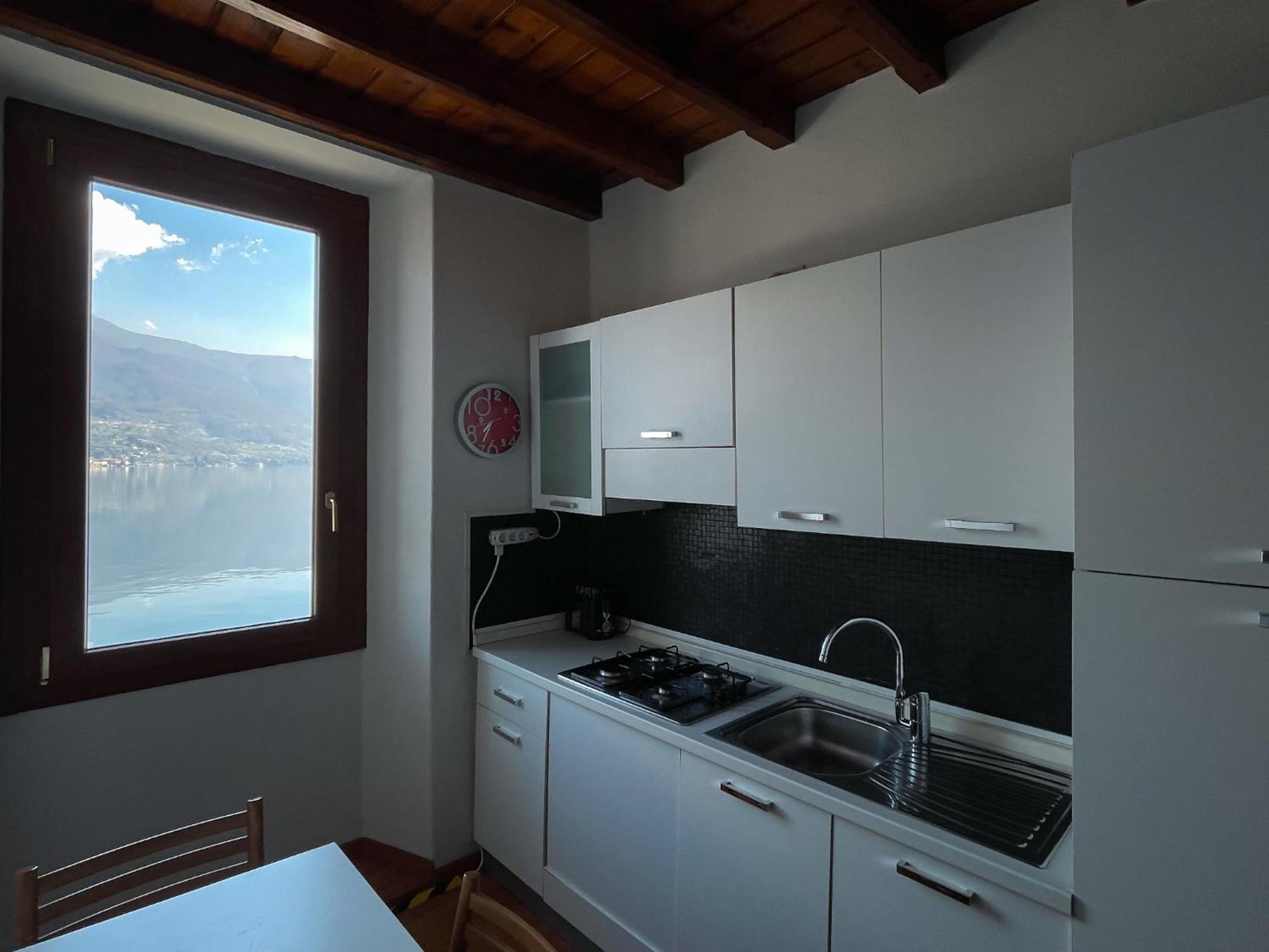 Renzo E Lucia Lake View Oliveto Lario