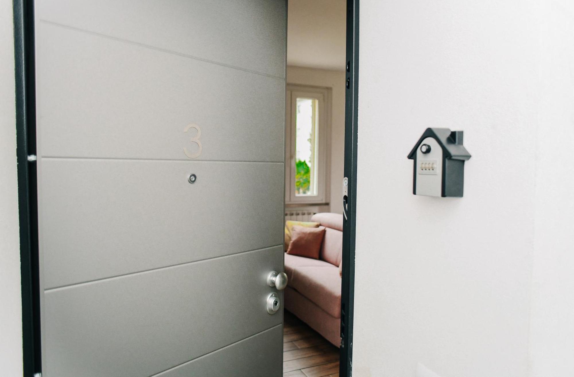 Lora Diamond ,free Parking, Self Check In,3 * Como