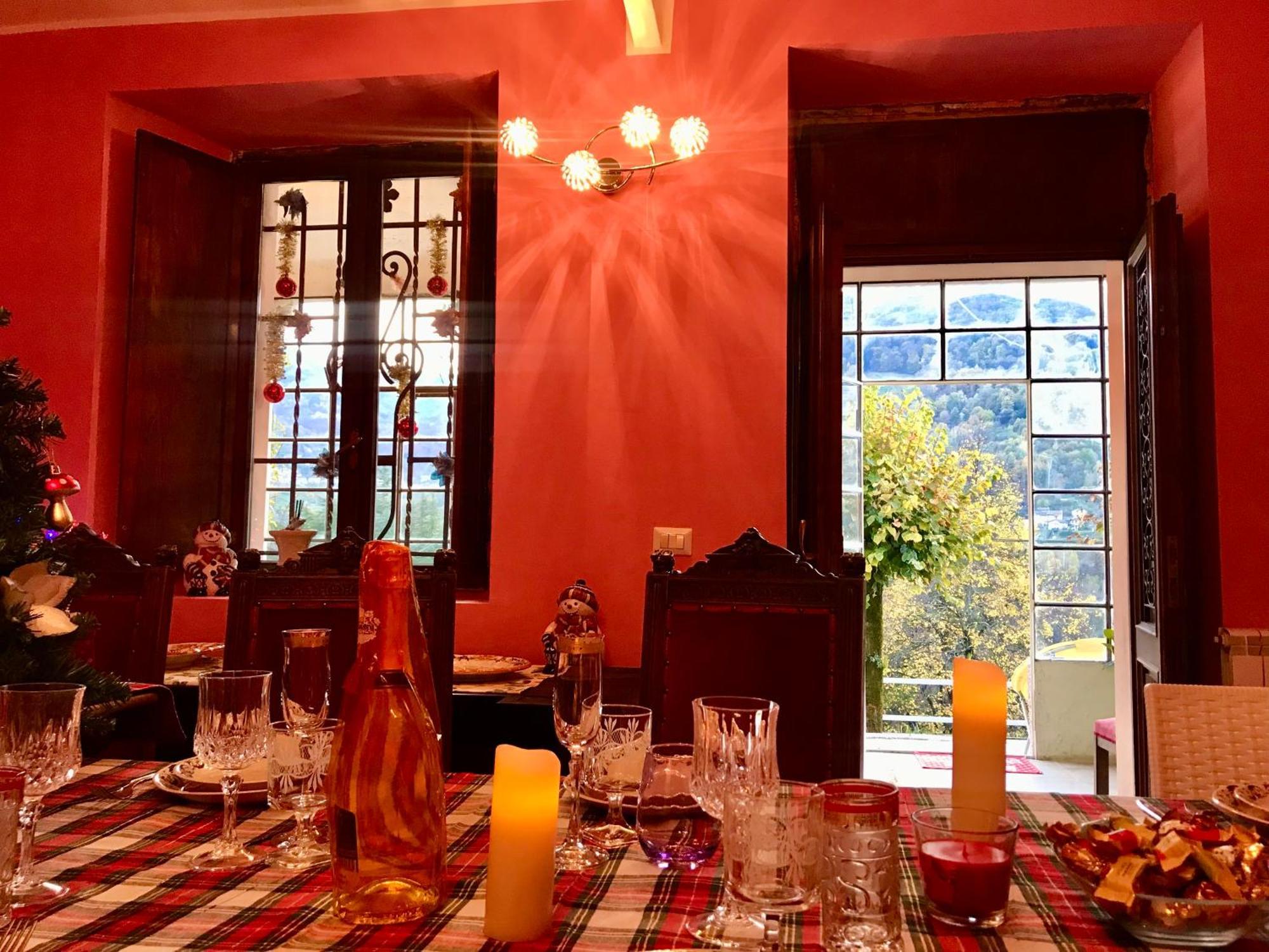 In Oleandra With Privet Garden & Pool Villa Dizzasco