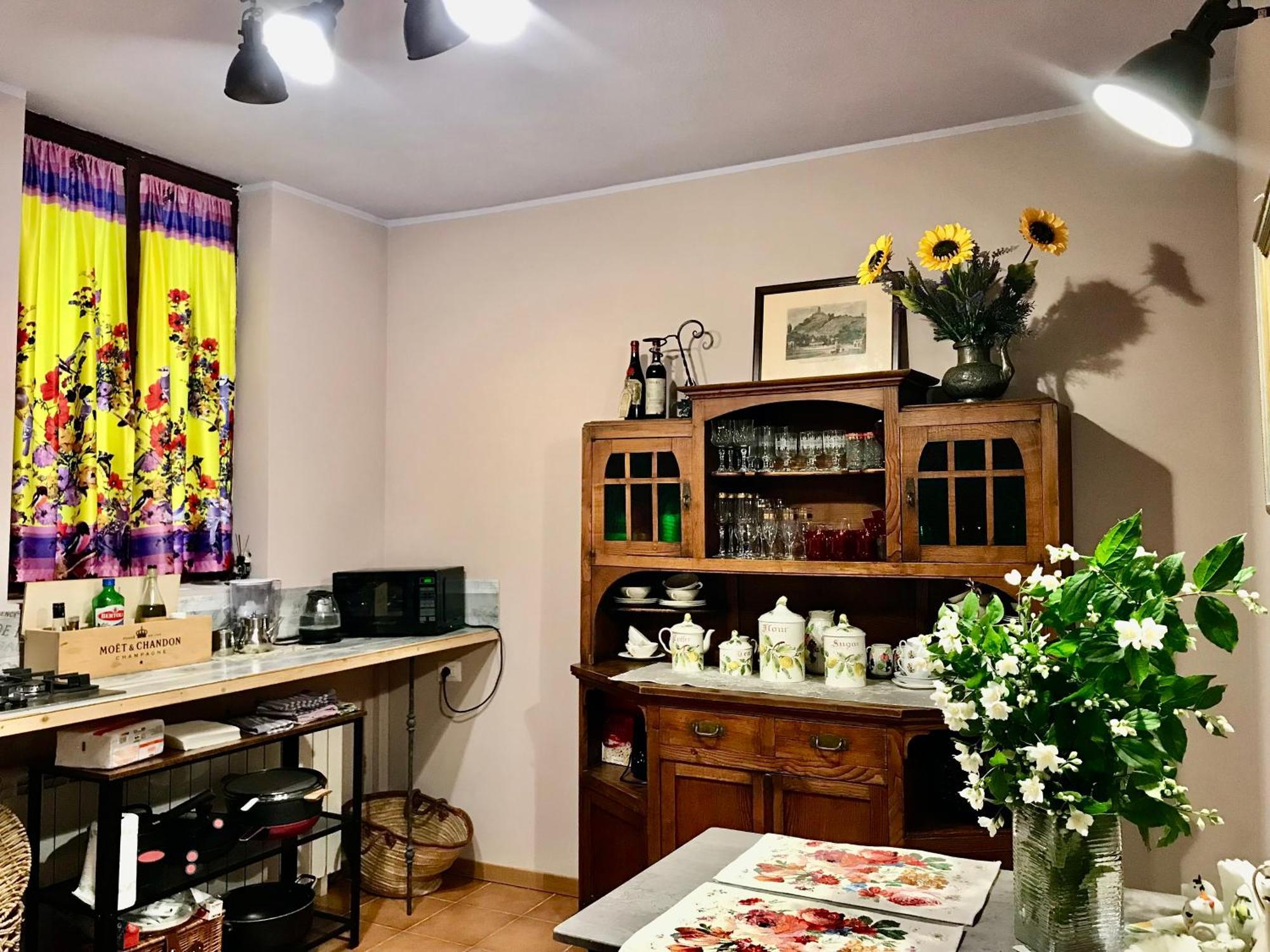 Villa In Oleandra With Privet Garden & Pool Dizzasco