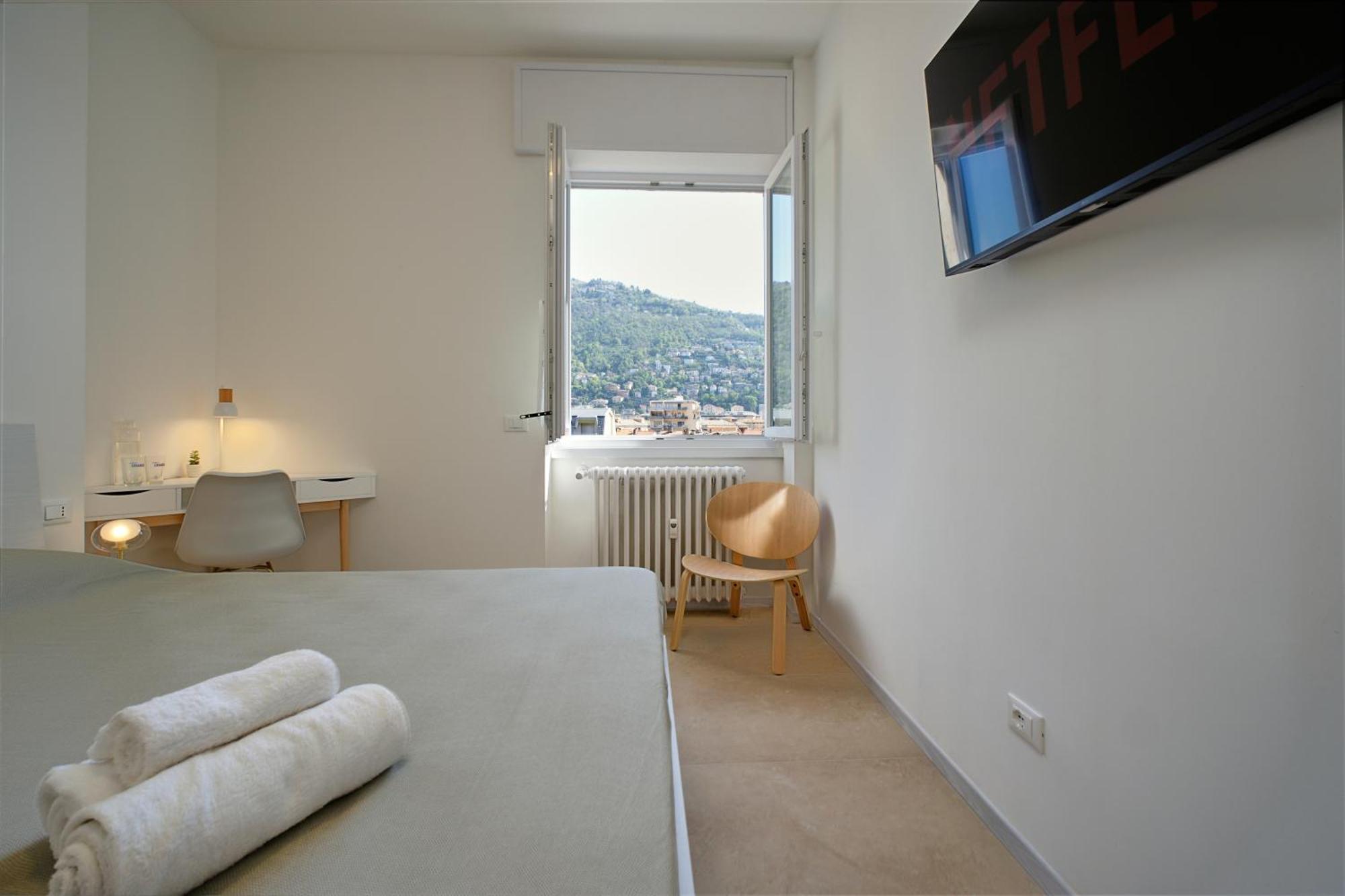 White House & Views Apartment Como