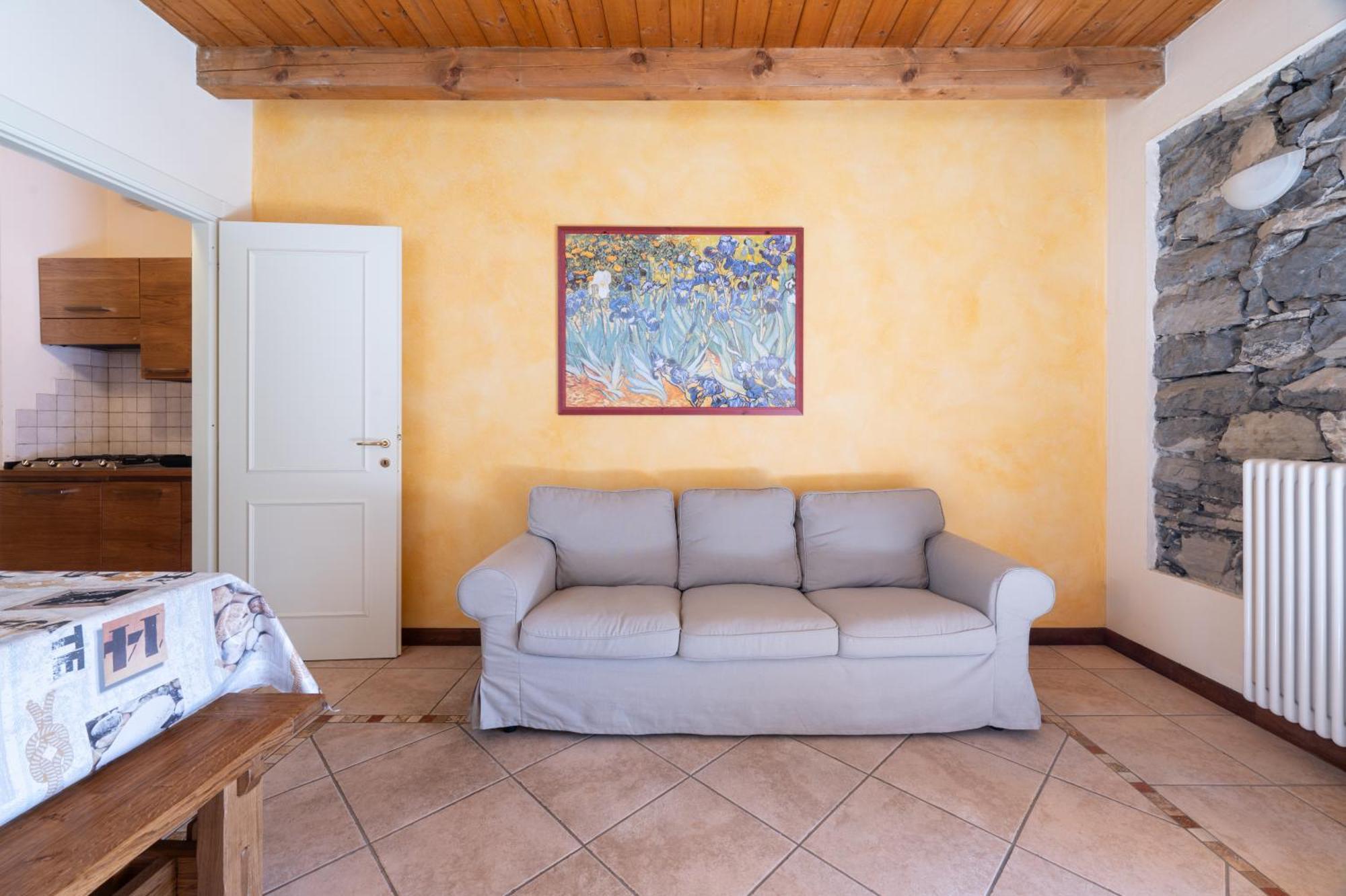 View Private Covered Parking And Terrace * Carate Urio