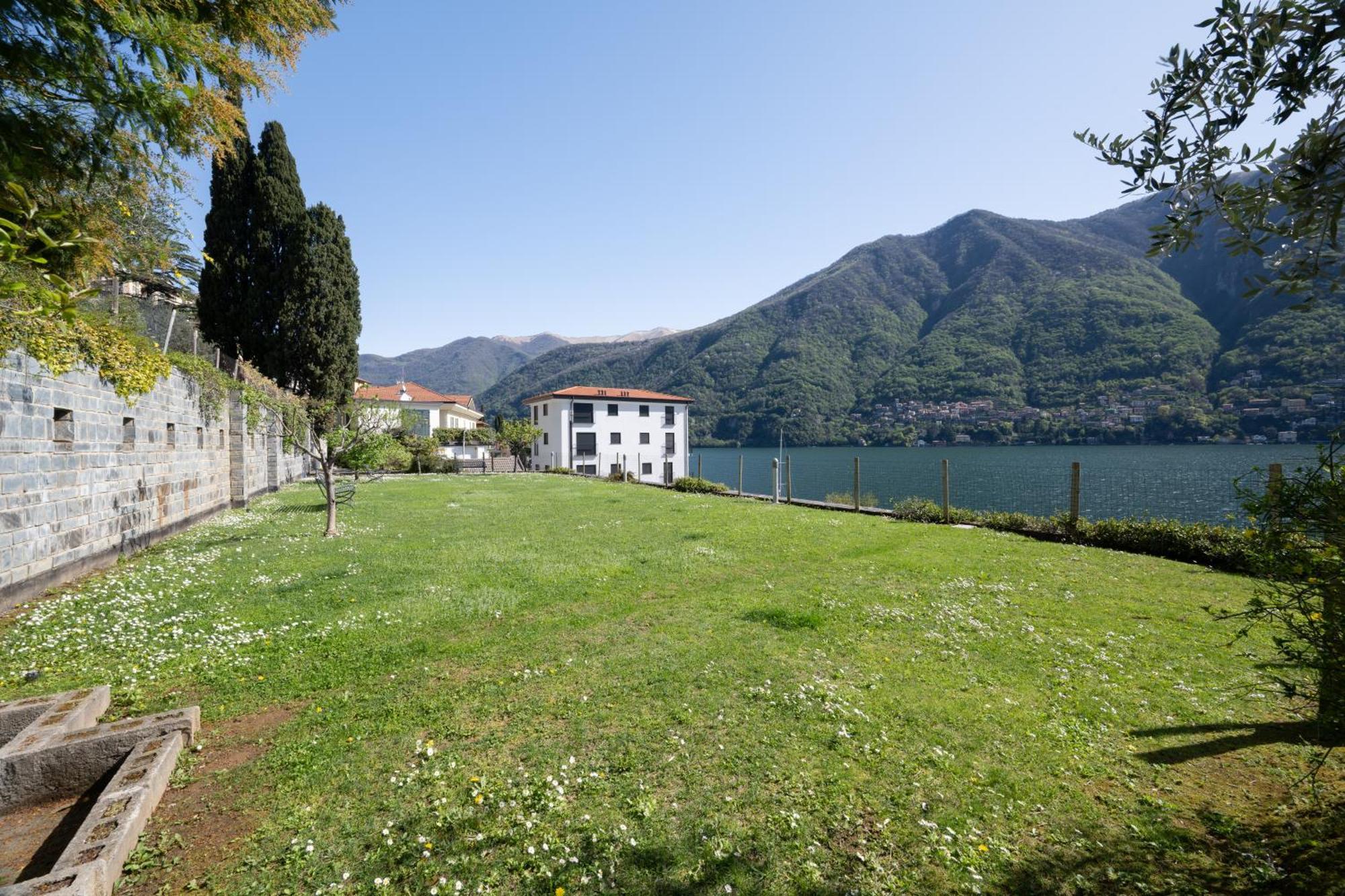 Apartment View Private Covered Parking And Terrace *