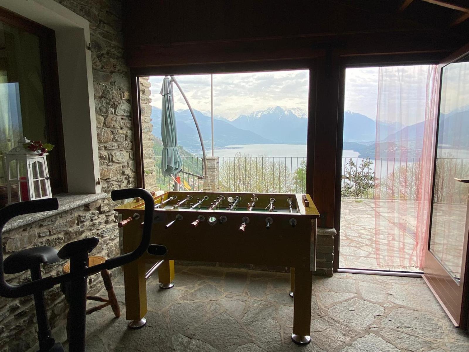 The Happy Rooster - With Big Garden Pianello Del Lario