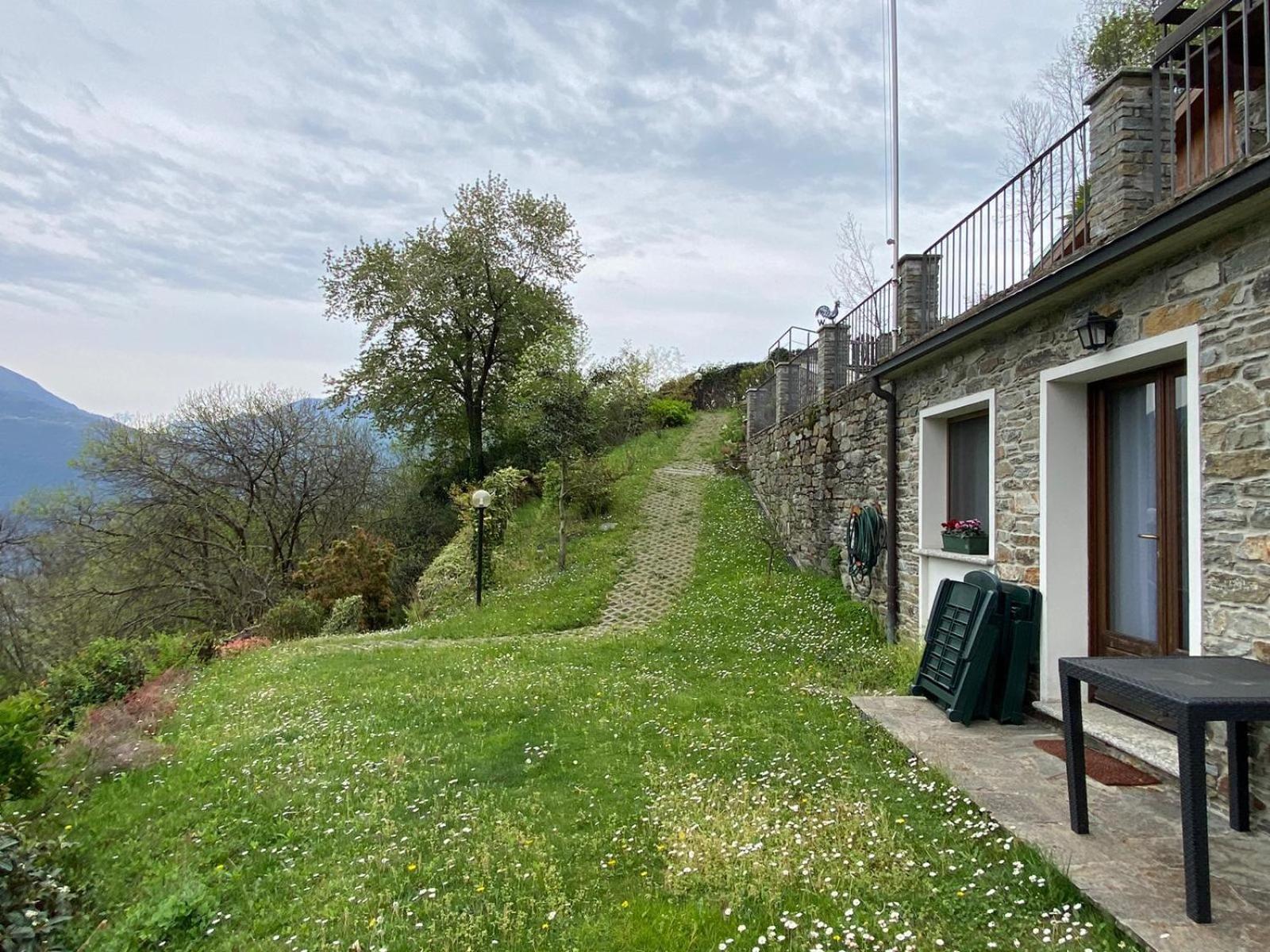 The Happy Rooster - With Big Garden Villa