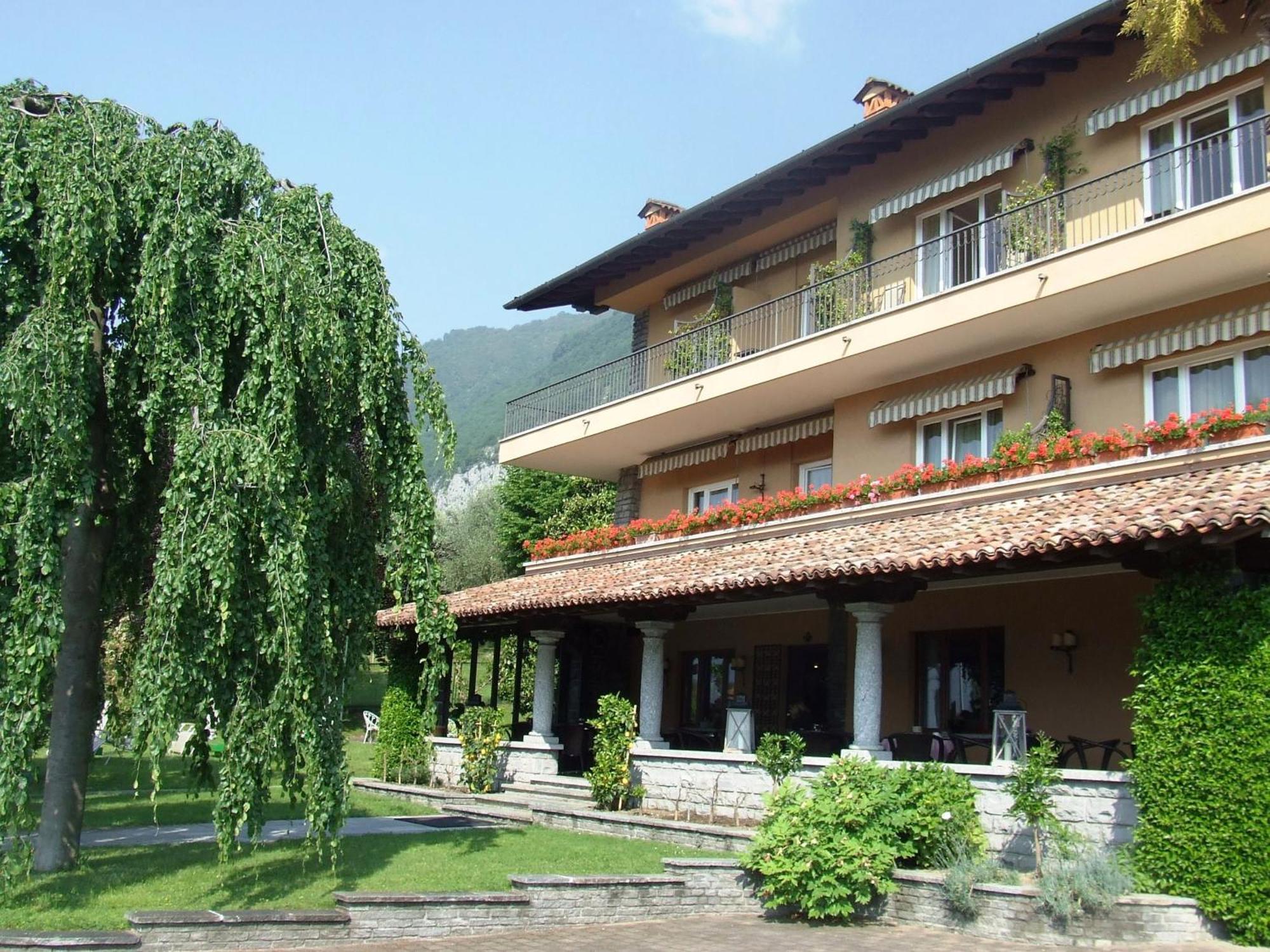 Hotel Edy 3*