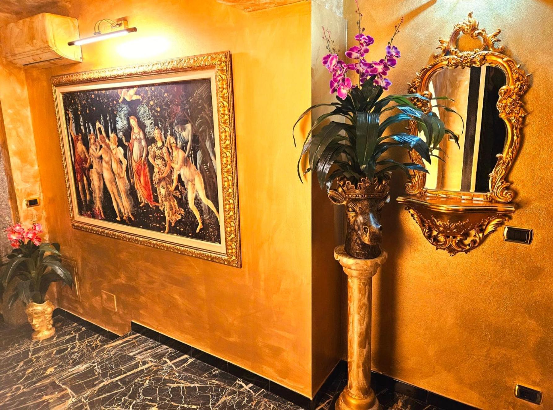 Love hotel Botticelli *