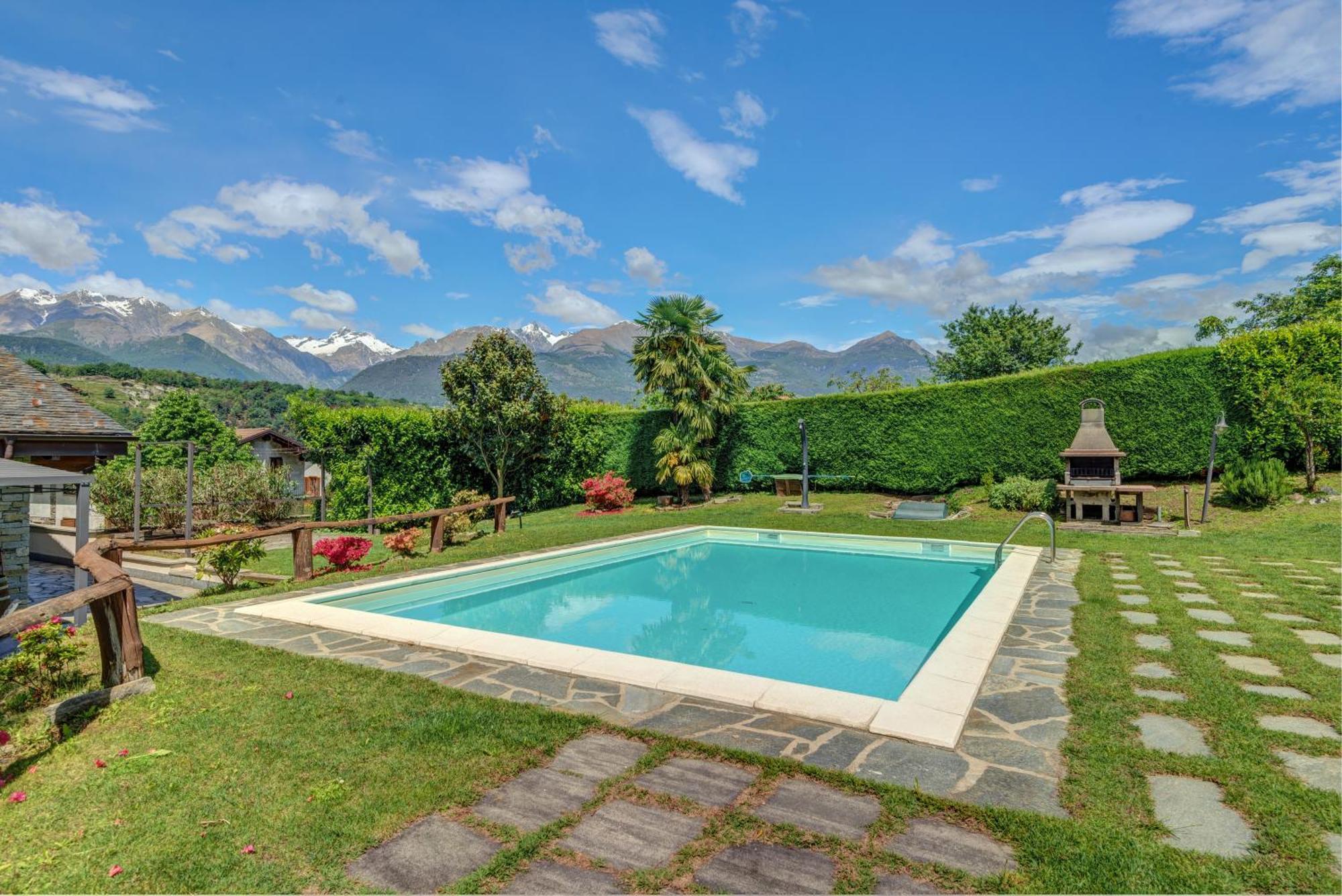Villa La Corte With Amazing Pool And Garden Colico