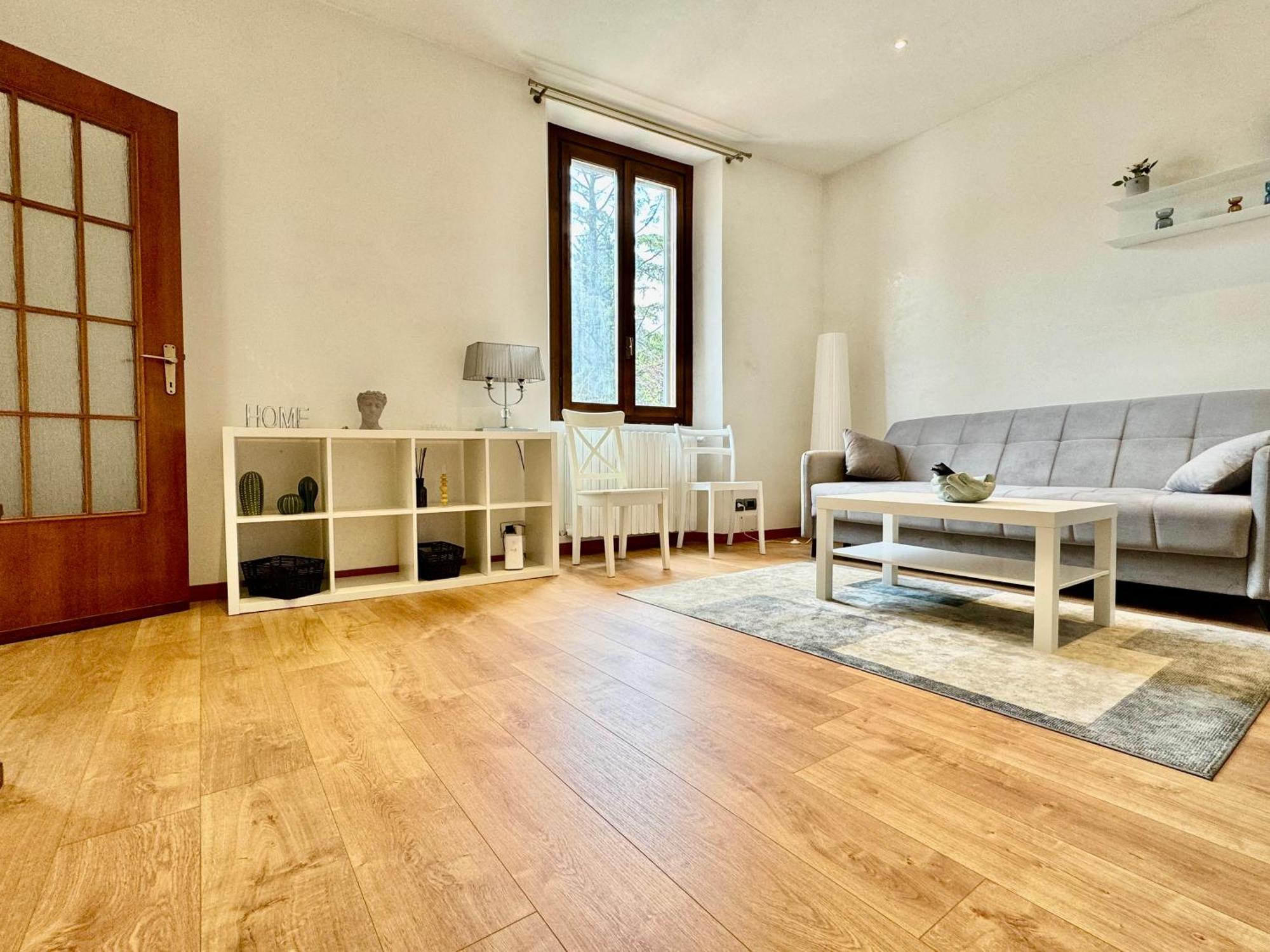 2bd Near The Station *