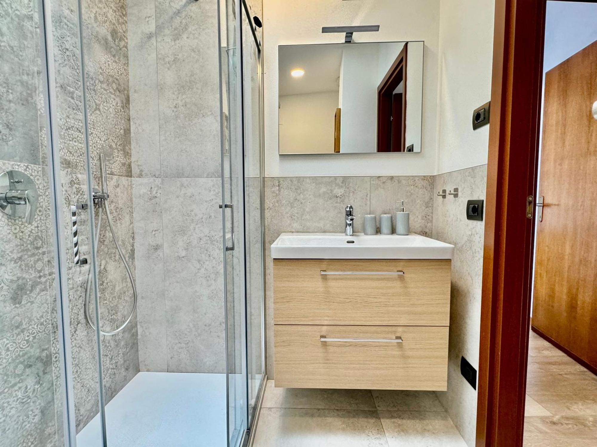 2bd Near The Station Como