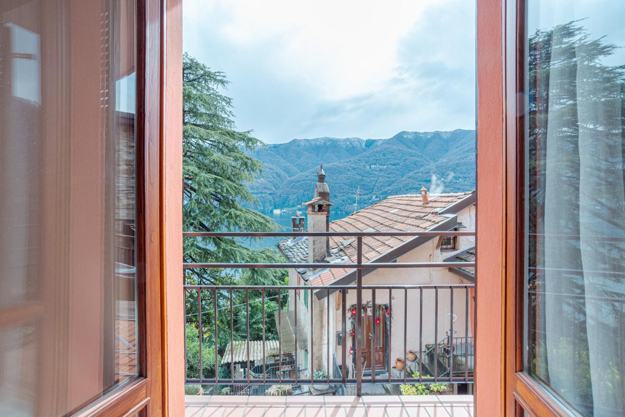 Apartment Maison Laghee-bright With Balcony, View! Carate Urio