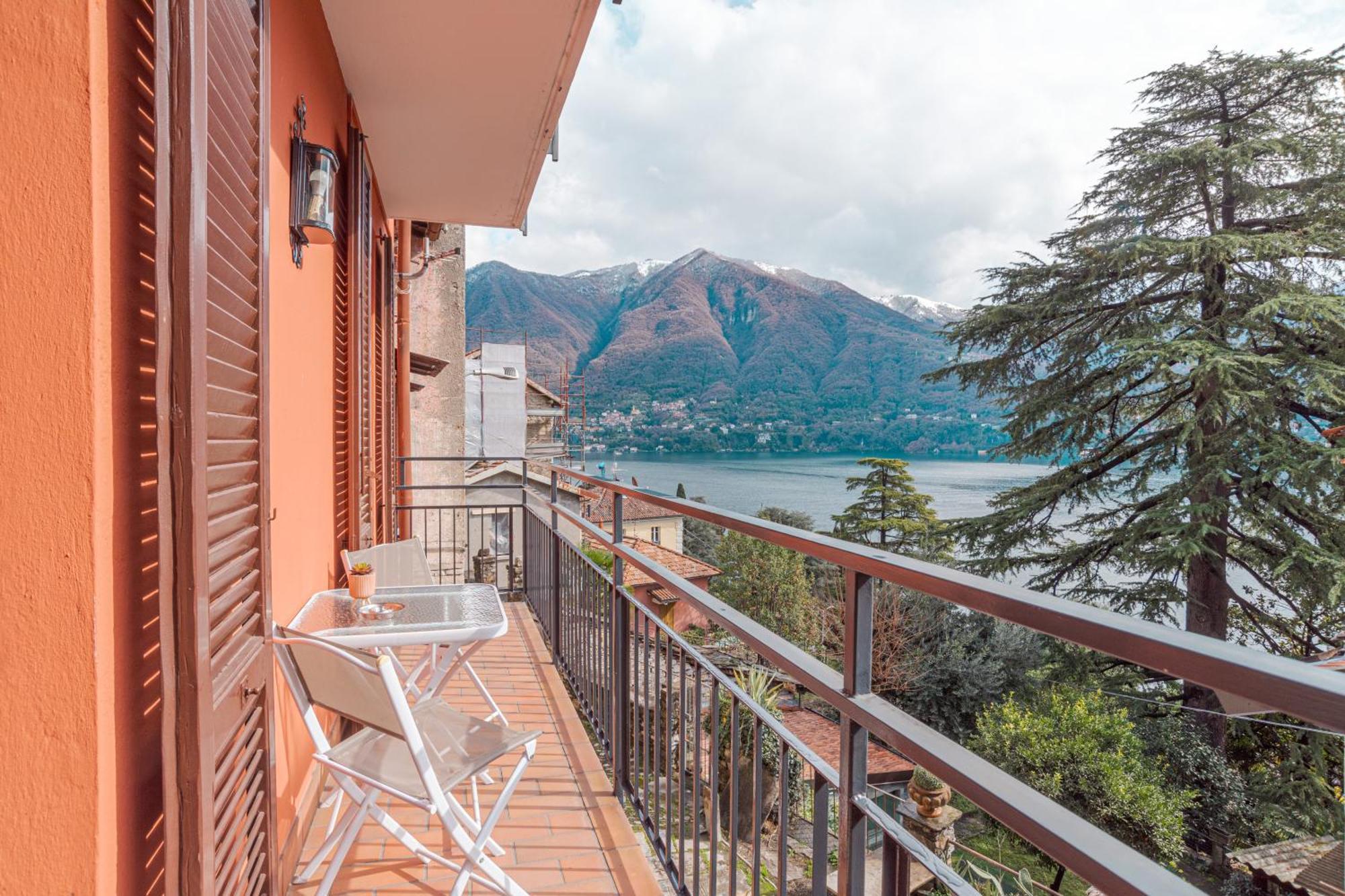 Maison Laghee-bright With Balcony, View!