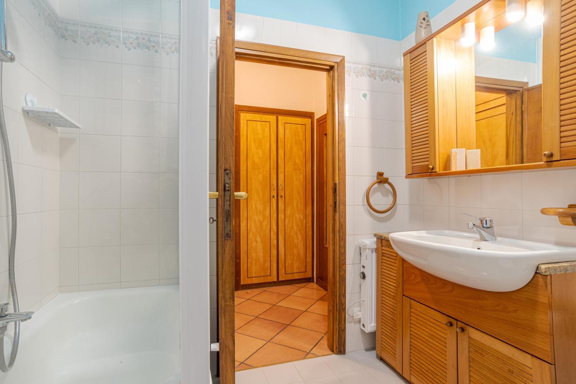 Apartment Maison Laghee-bright With Balcony, View!