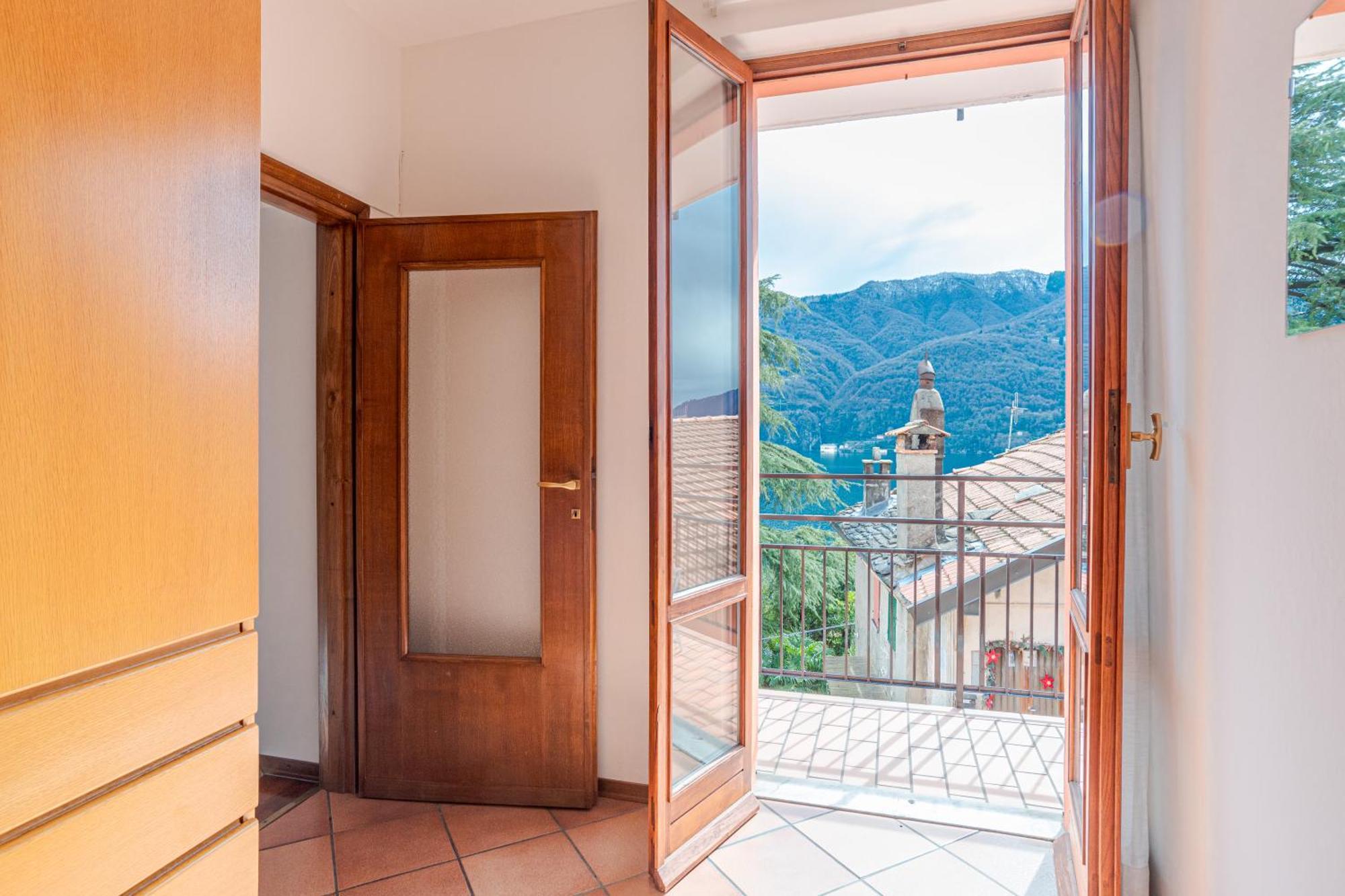 Maison Laghee-bright With Balcony, View!