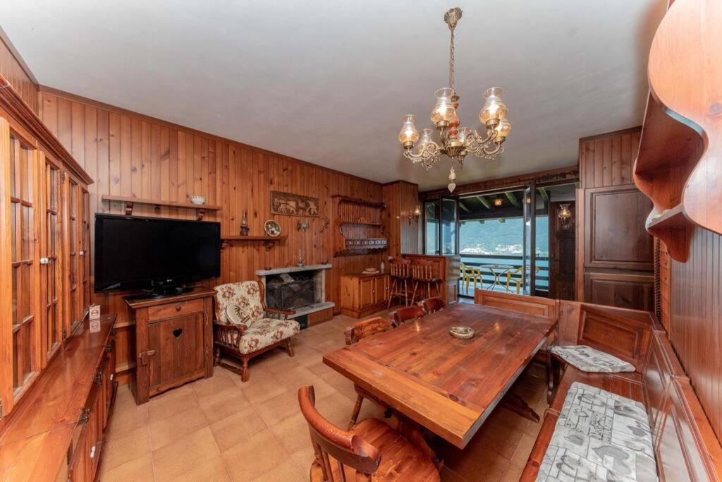 Eagle House, Vista Lago Pazzesca Holiday home *