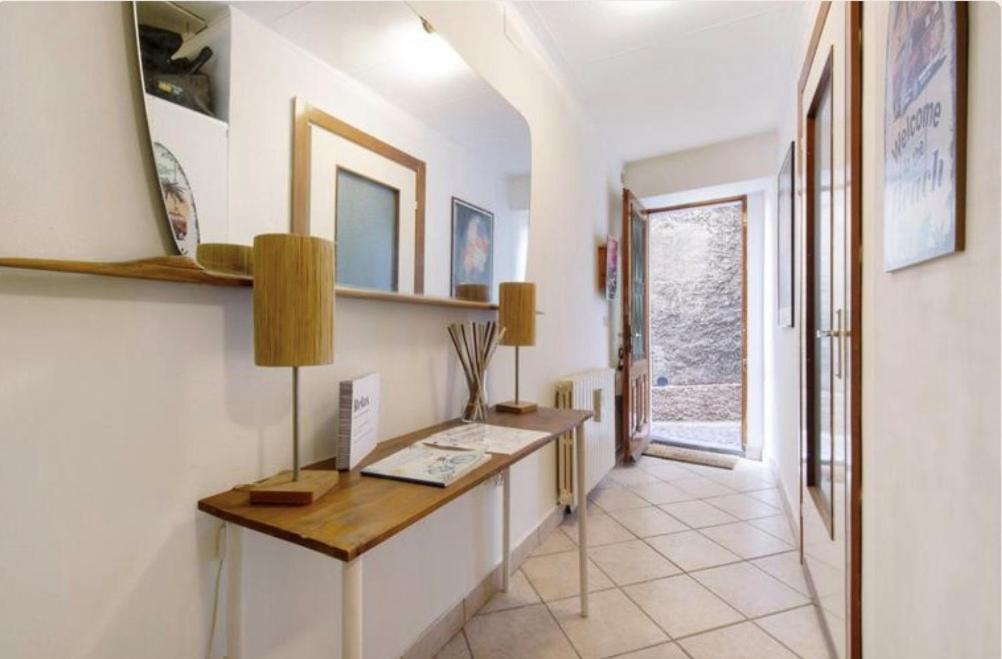 The Boards House On - House Or Master Bedroom Only Dorio