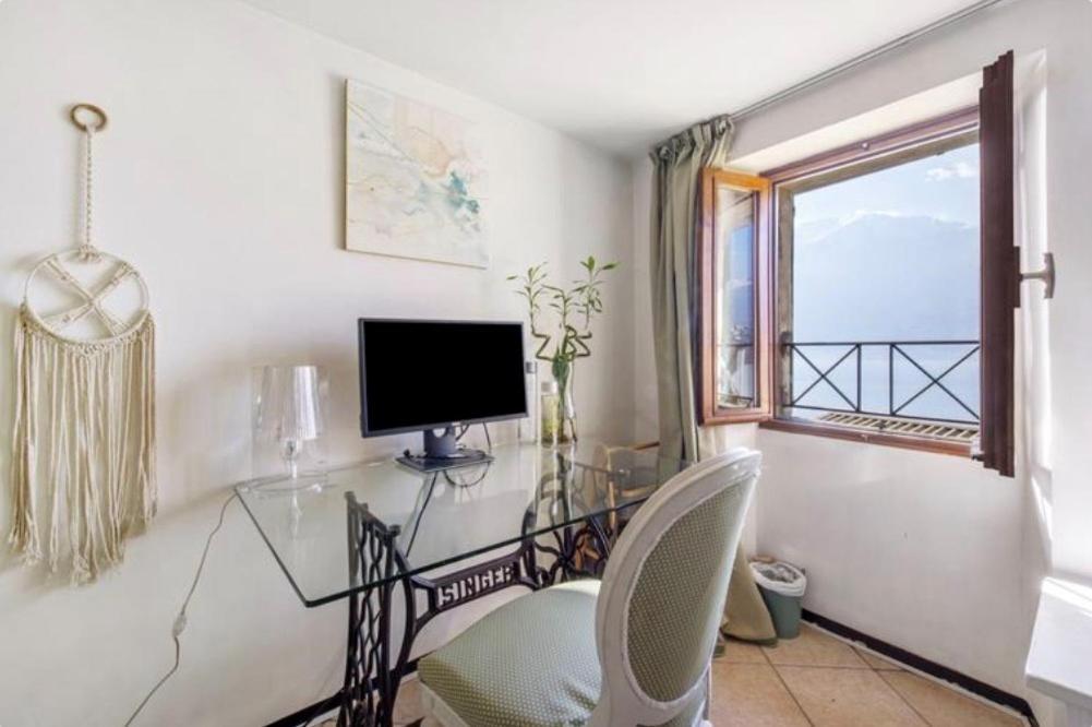 The Boards House On - House Or Master Bedroom Only *