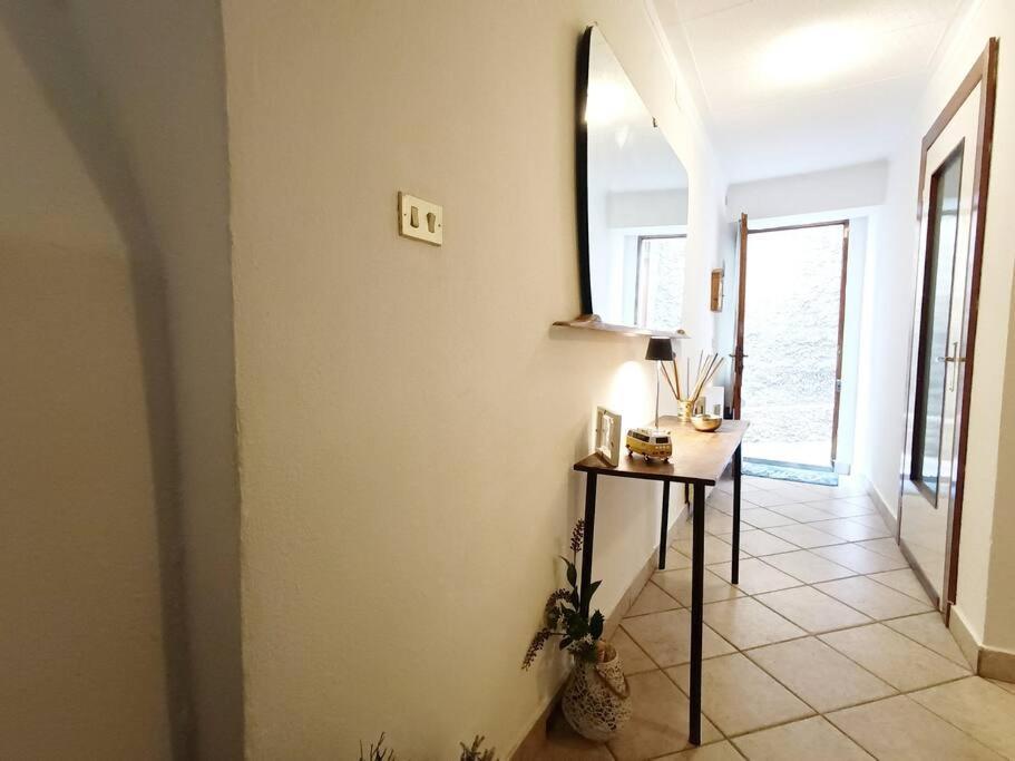 The Boards House On - House Or Master Bedroom Only Holiday home *