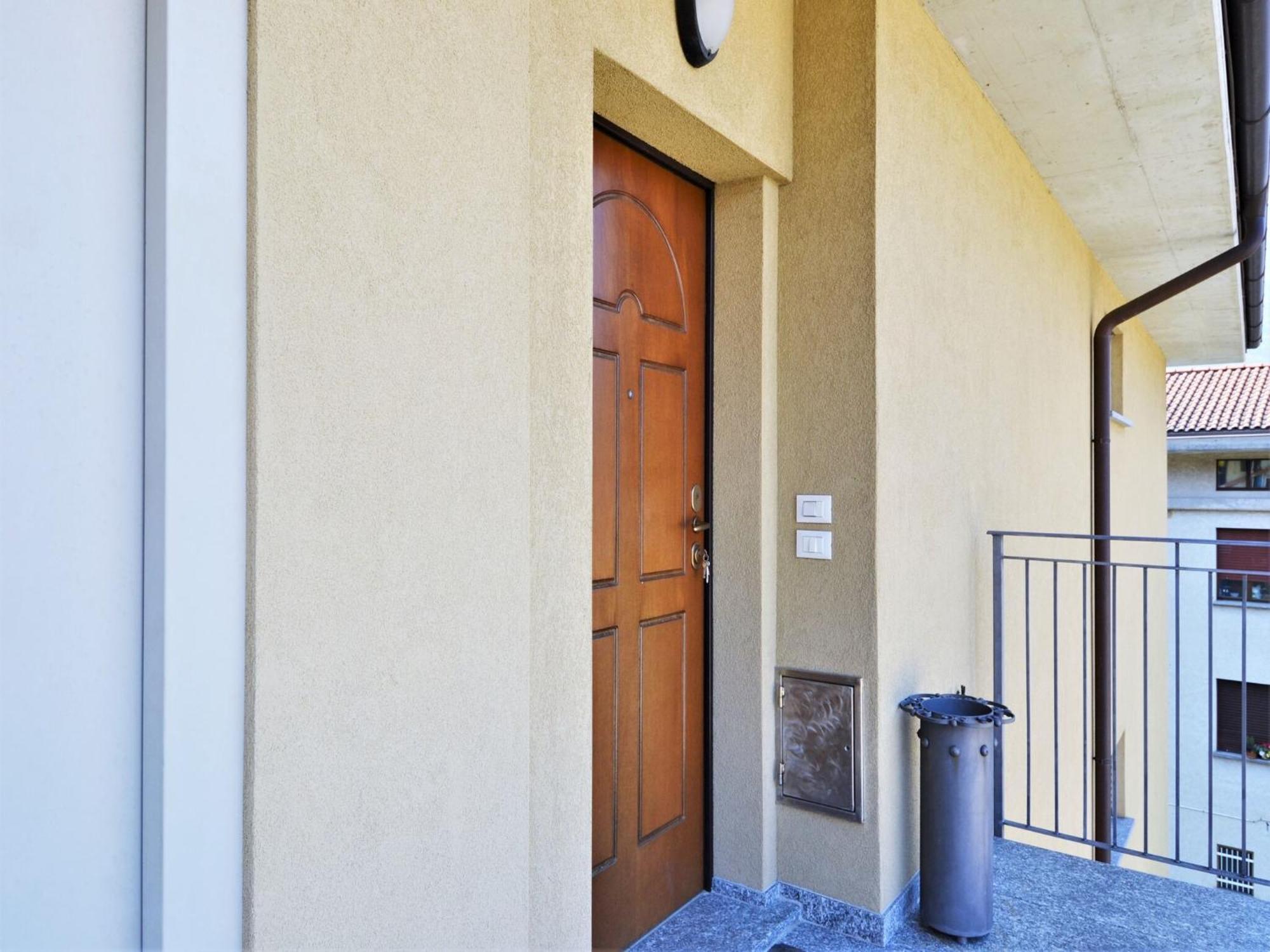 Simplistic In With Balcony Terrace Dervio