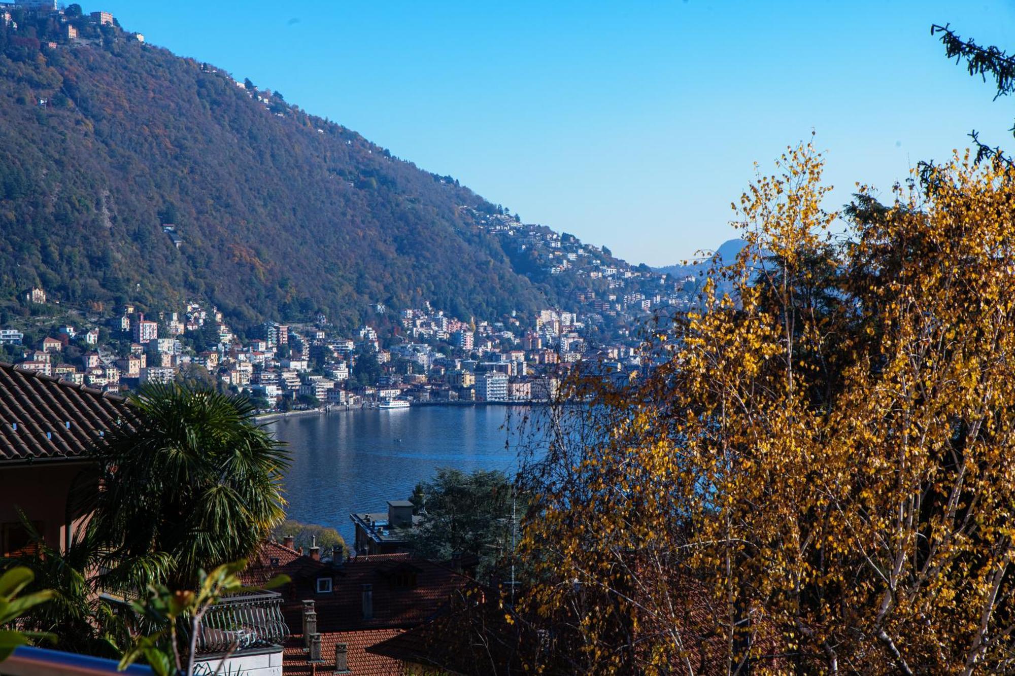 Is * Como