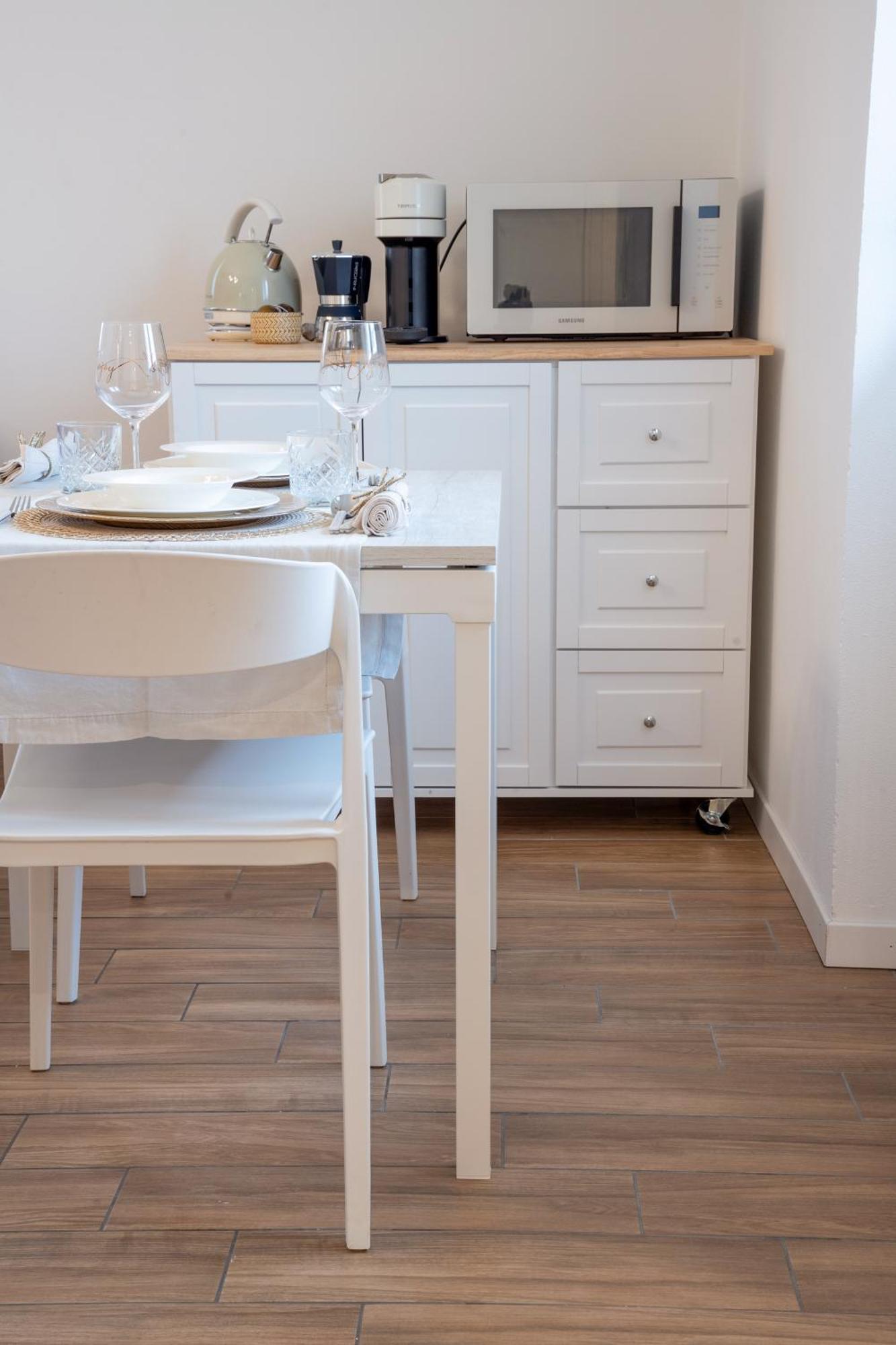 Lora Diamond ,free Parking, Self Check In,3 Apartment