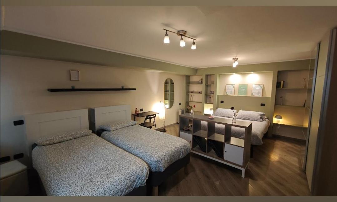 Aleph With Private Parking, Next Train Station Apartment