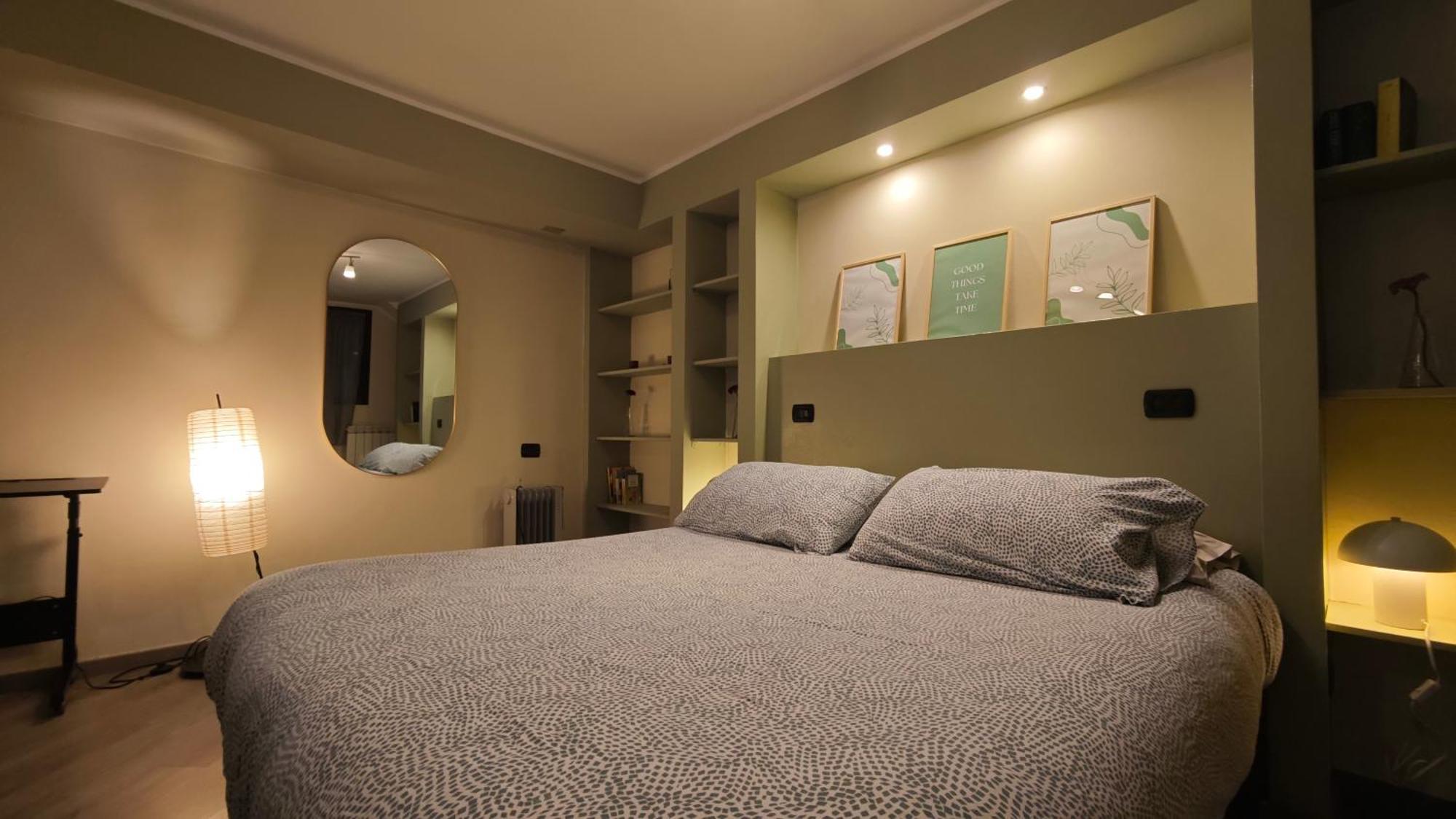 Aleph With Private Parking, Next Train Station Apartment *