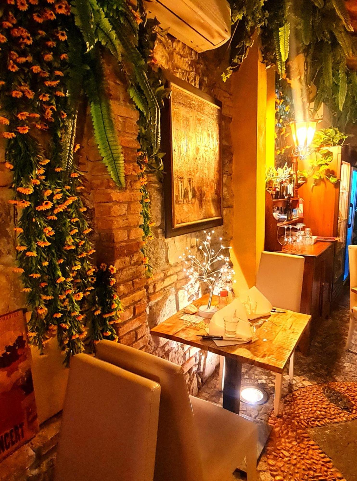 Botticelli Love hotel