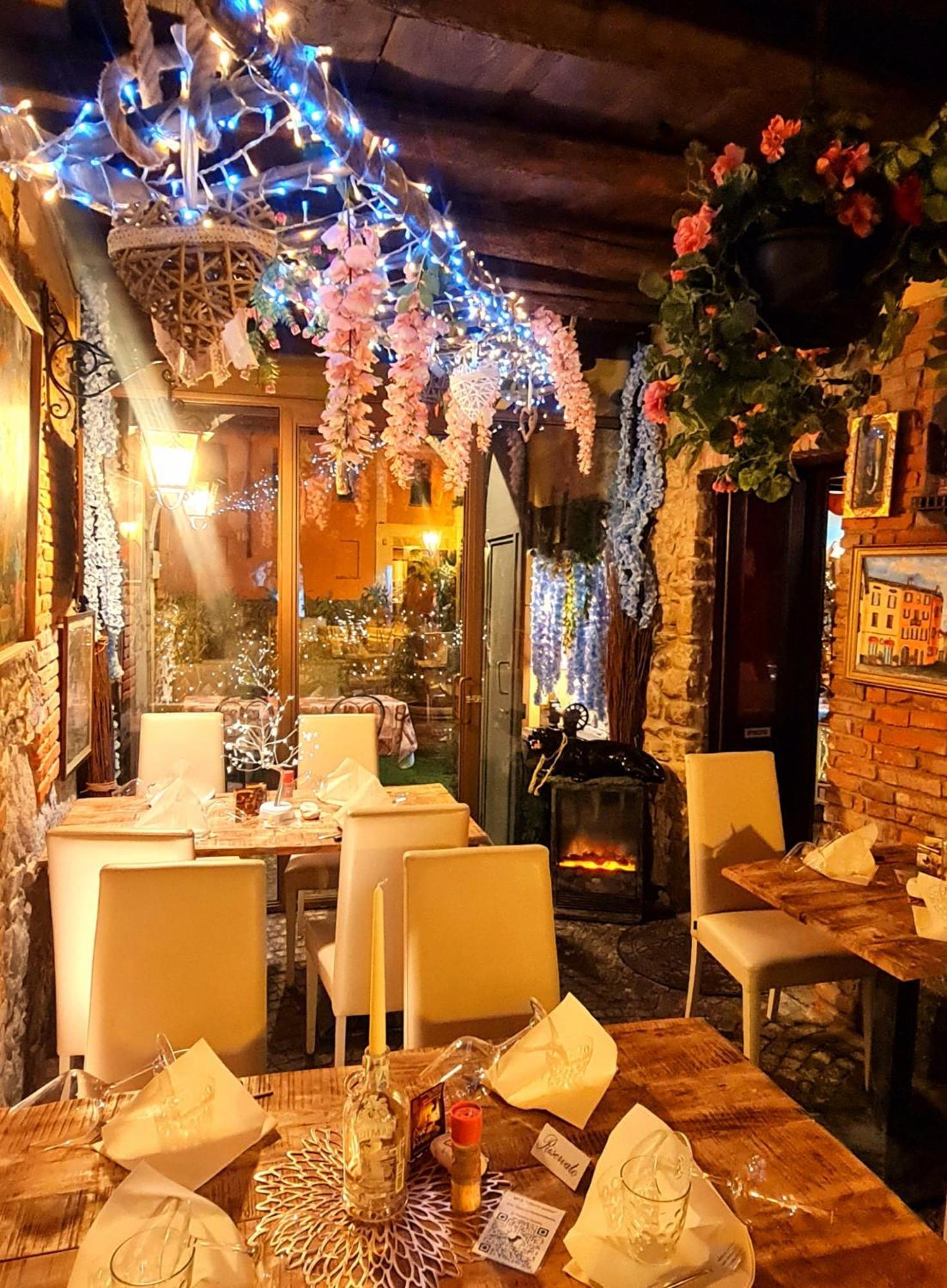 Love hotel Botticelli