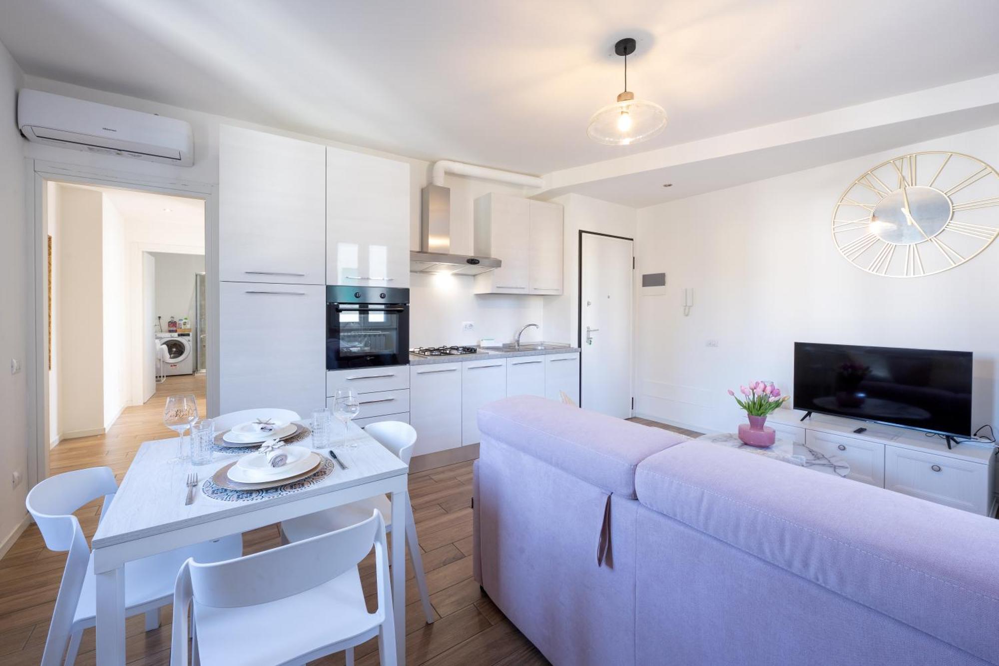 Lora Diamond ,free Parking, Self Check In,3 Apartment
