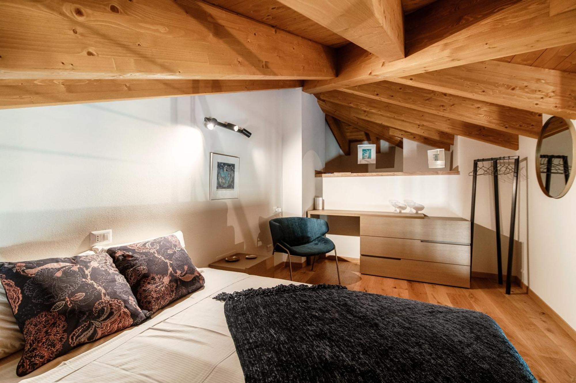 Apartment The Castle - By Myhomeincomo *