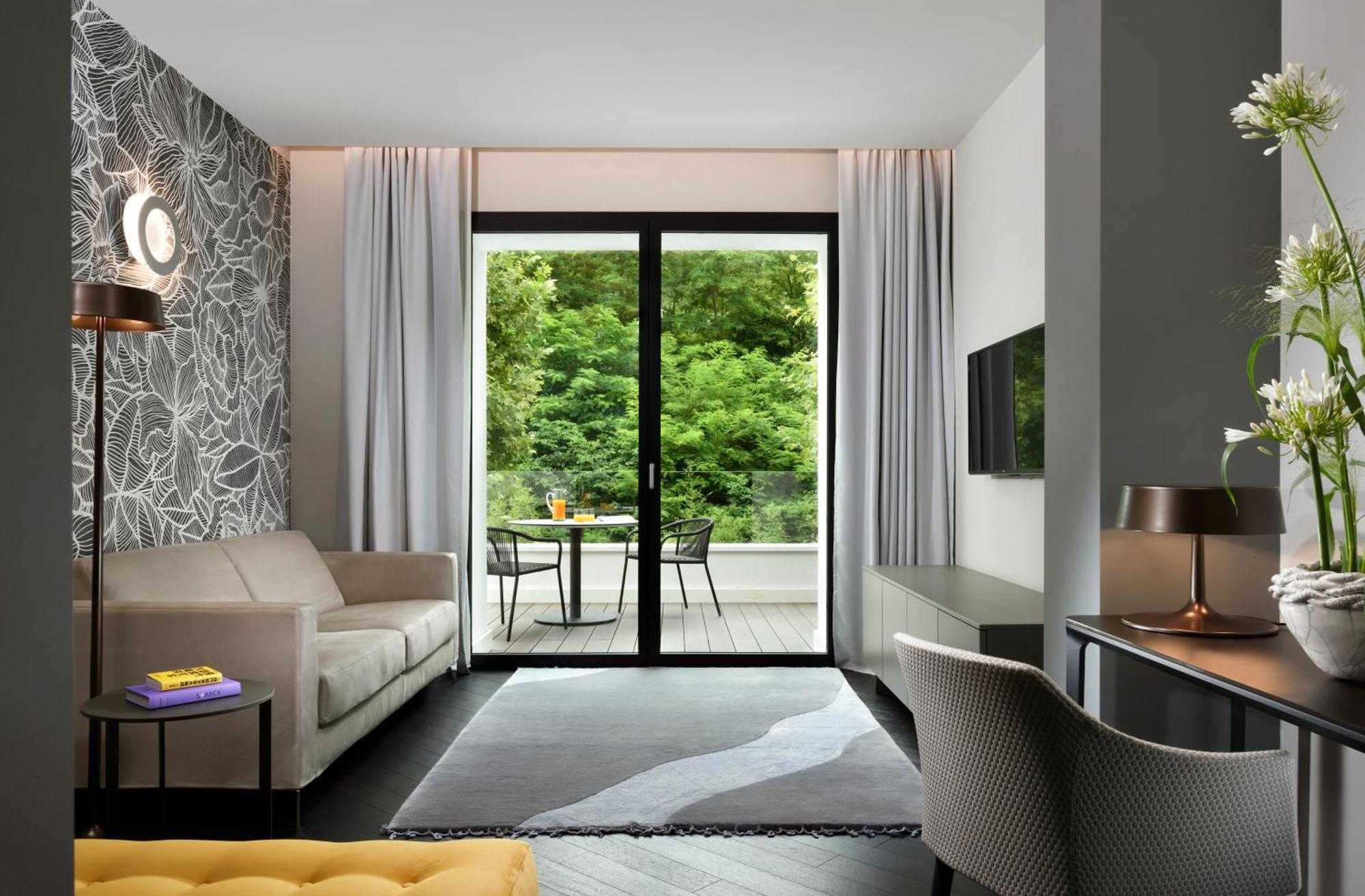 Bianca Relais, By R Collection