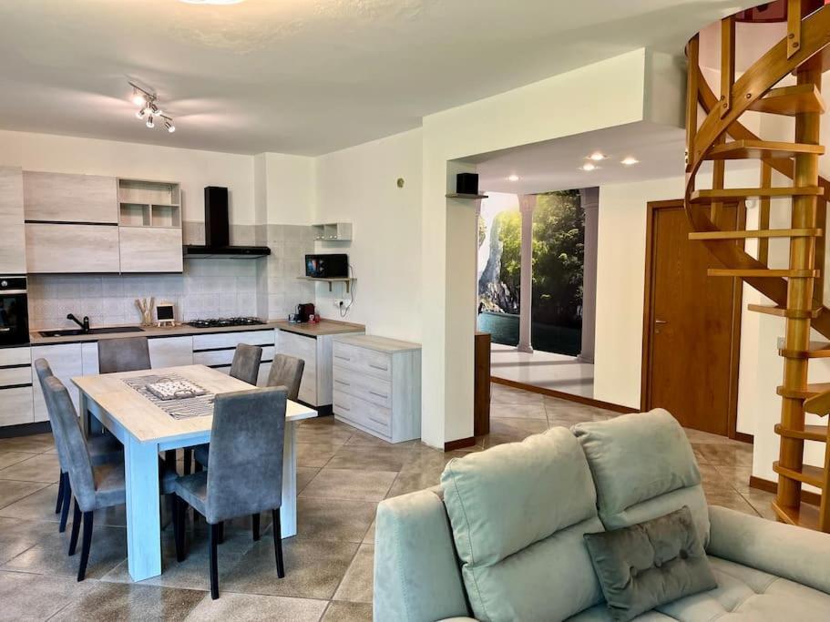 - Pusiano Villa Merone
